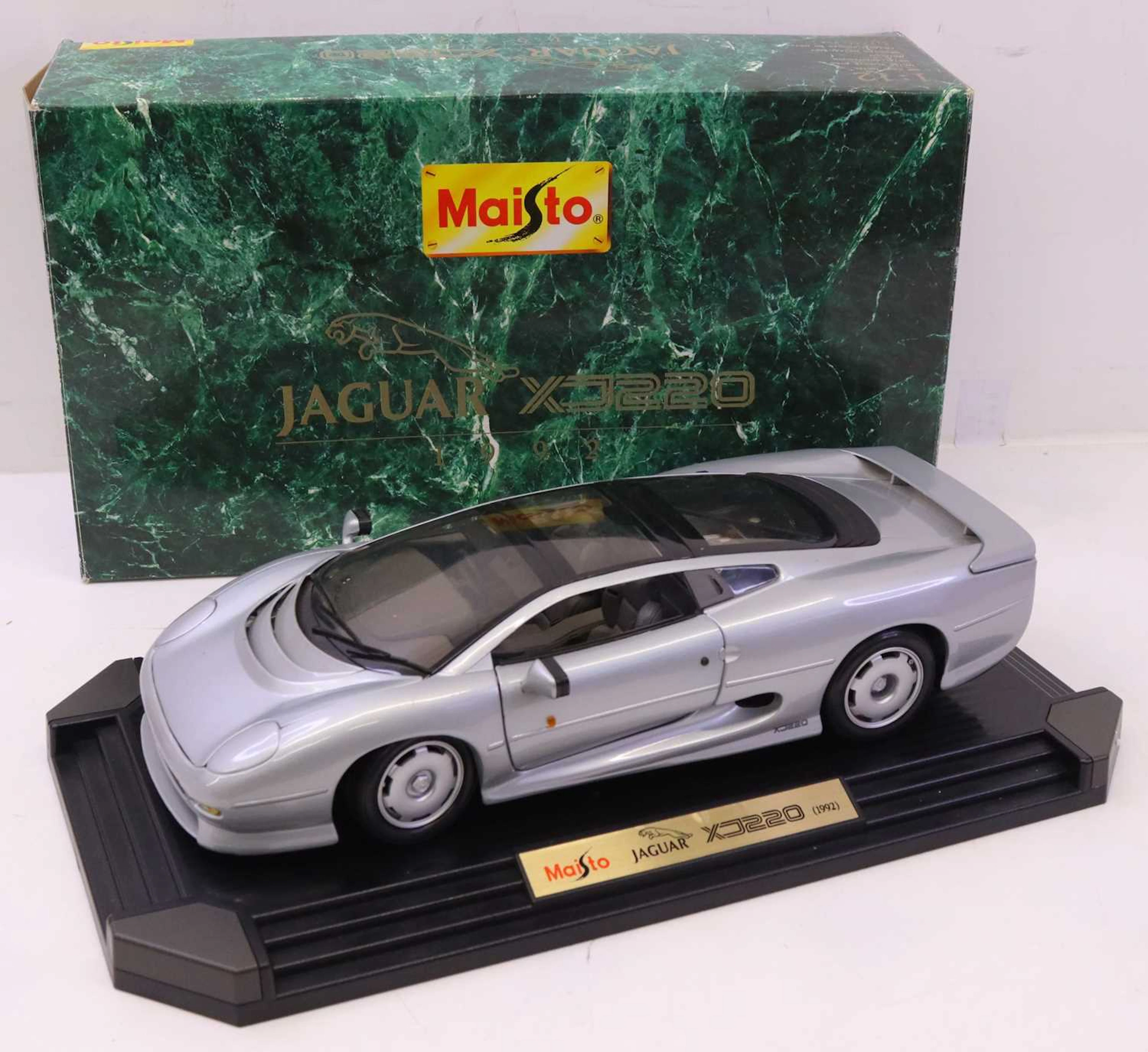 Lot 138 - Maisto 1/12th scale diecast model of a