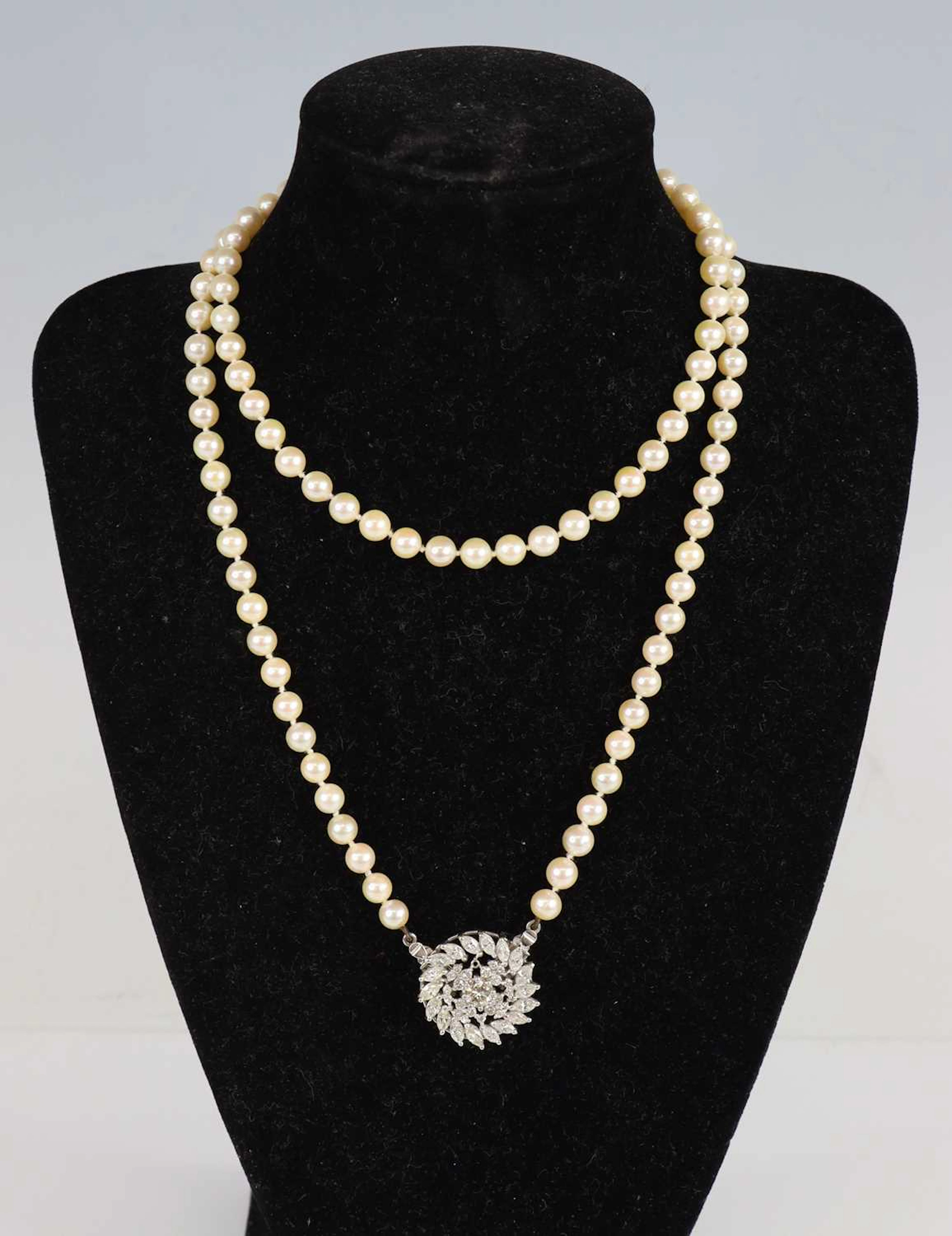 Lot 2669 - An opera length row of 108 5.6 to 5.7mm