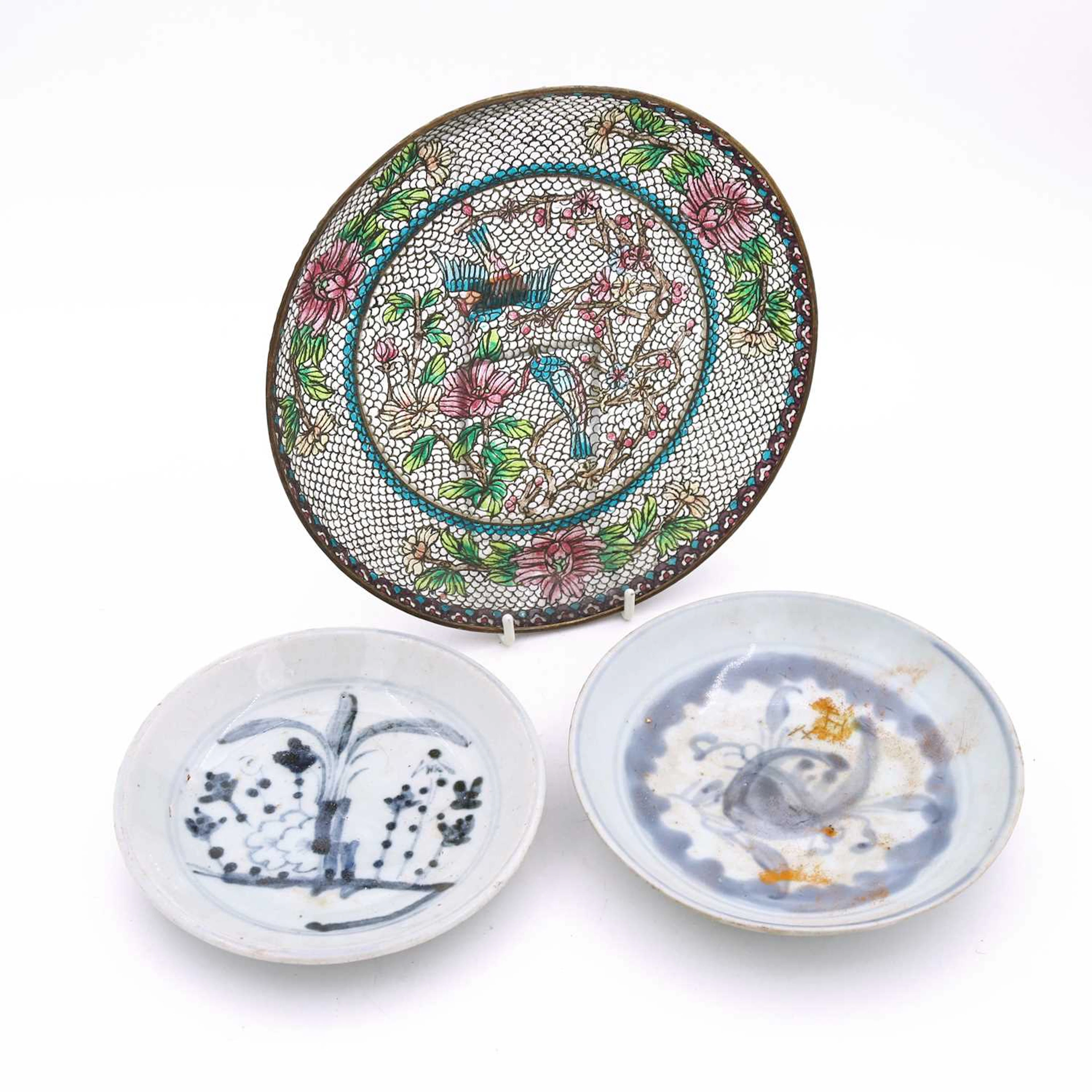 Lot 87 - A Chinese plique-a-jour glass plate