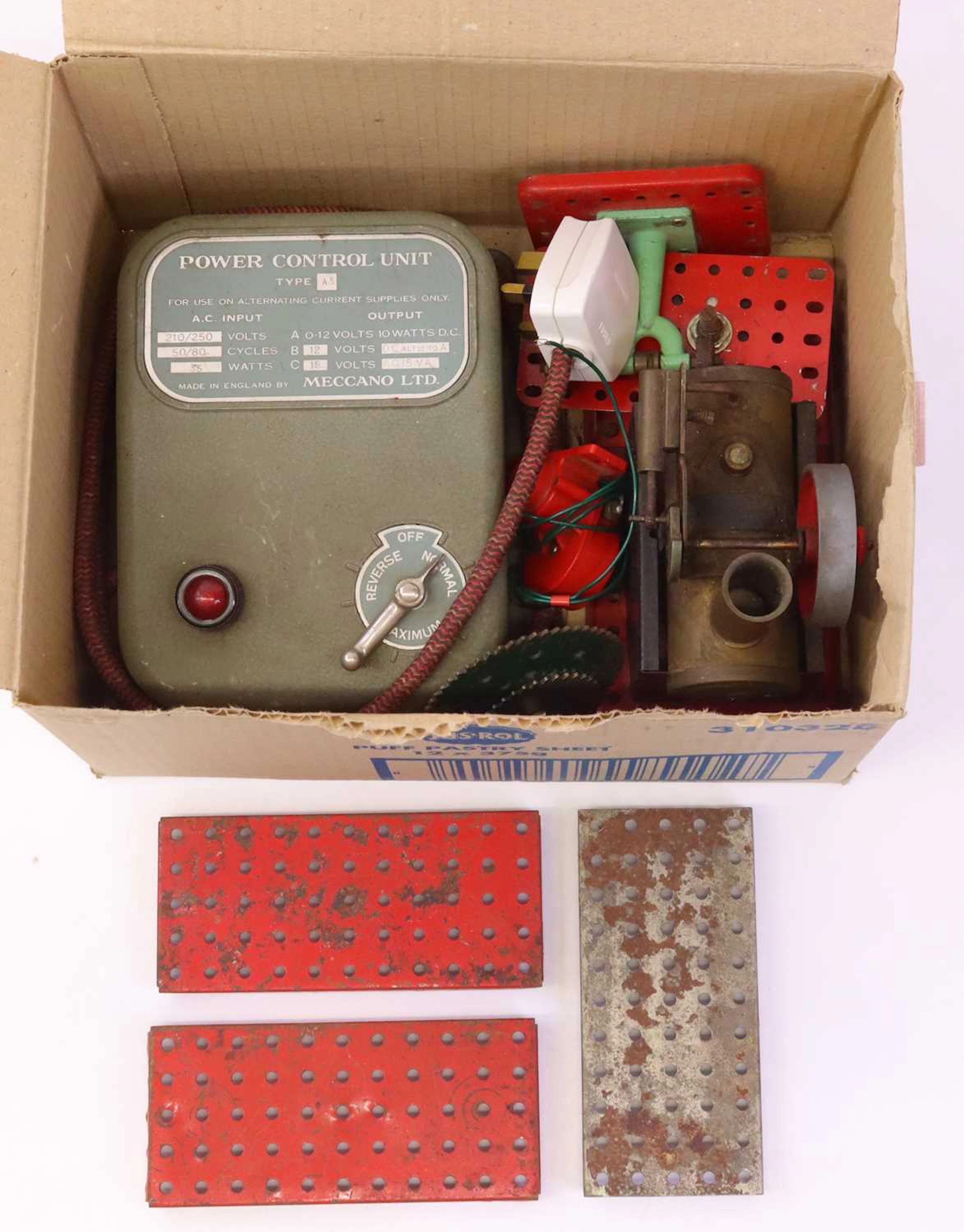 Lot 455 - Small collection of Meccano and similar to