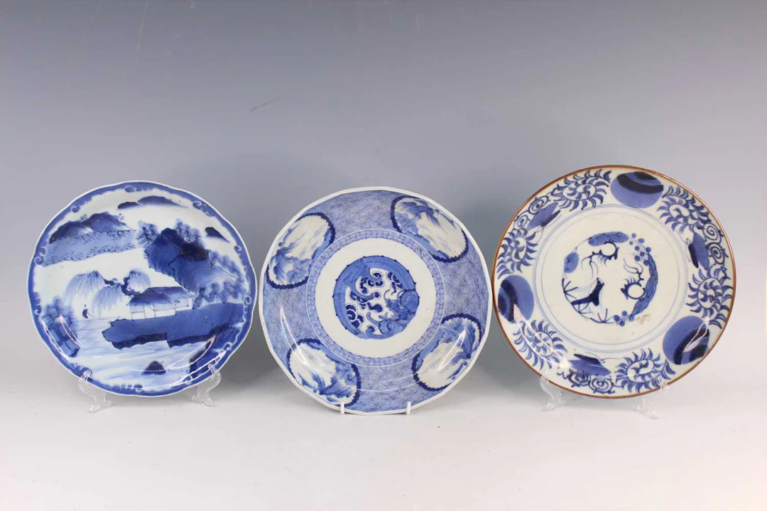 Lot 192 - Three Japanese Arita blue and white
