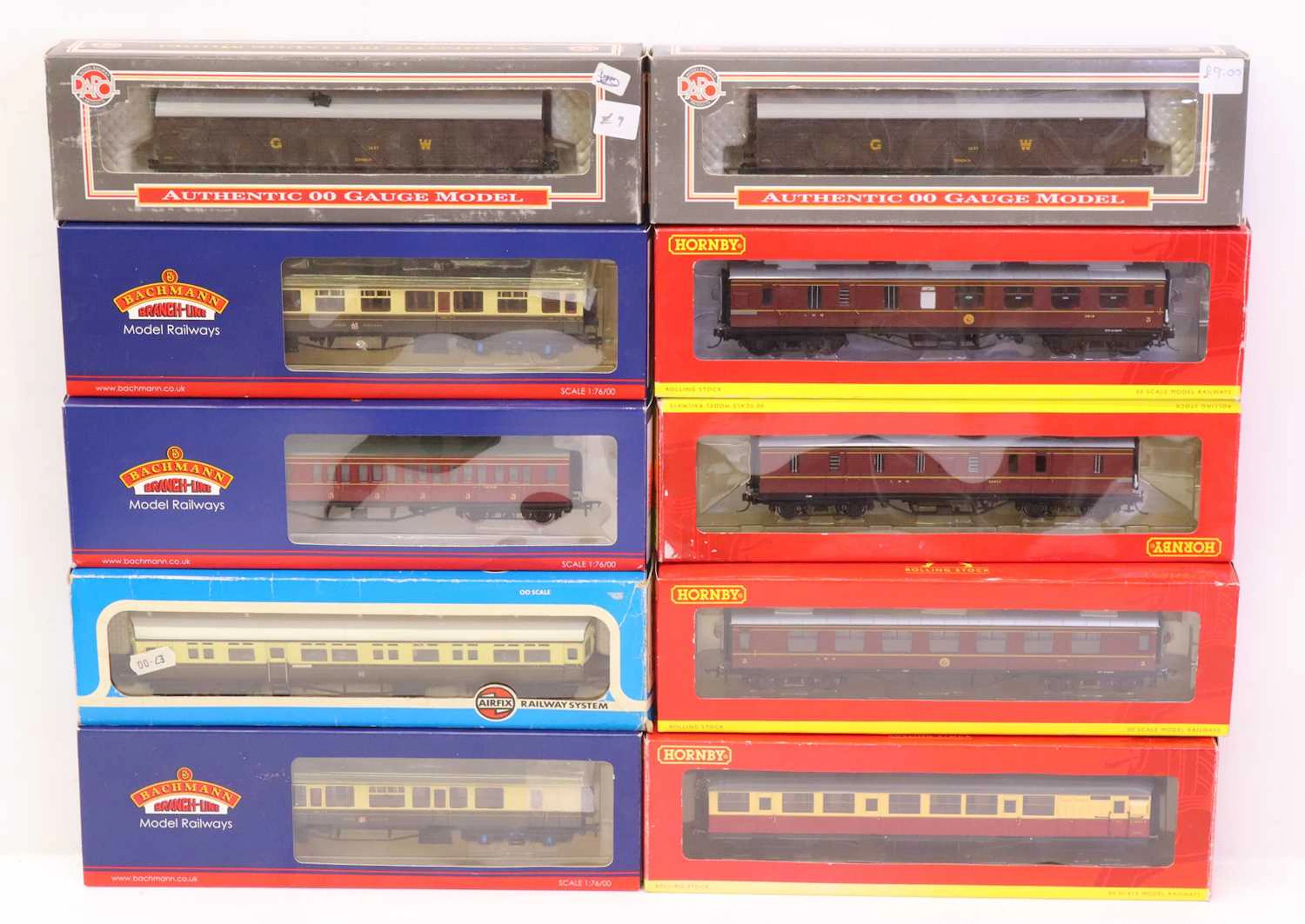 Lot 436 - One tray containing various 00 gauge coaches