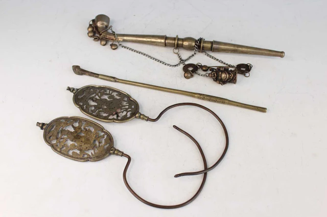 Lot 38 - Four Chinese brass and bronze objects