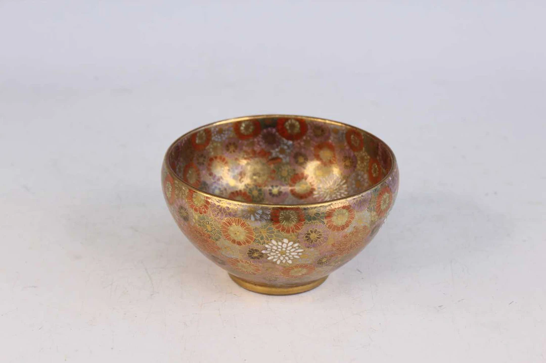 Lot 196 - A Japanese Kutani gilt-decorated millefleurs