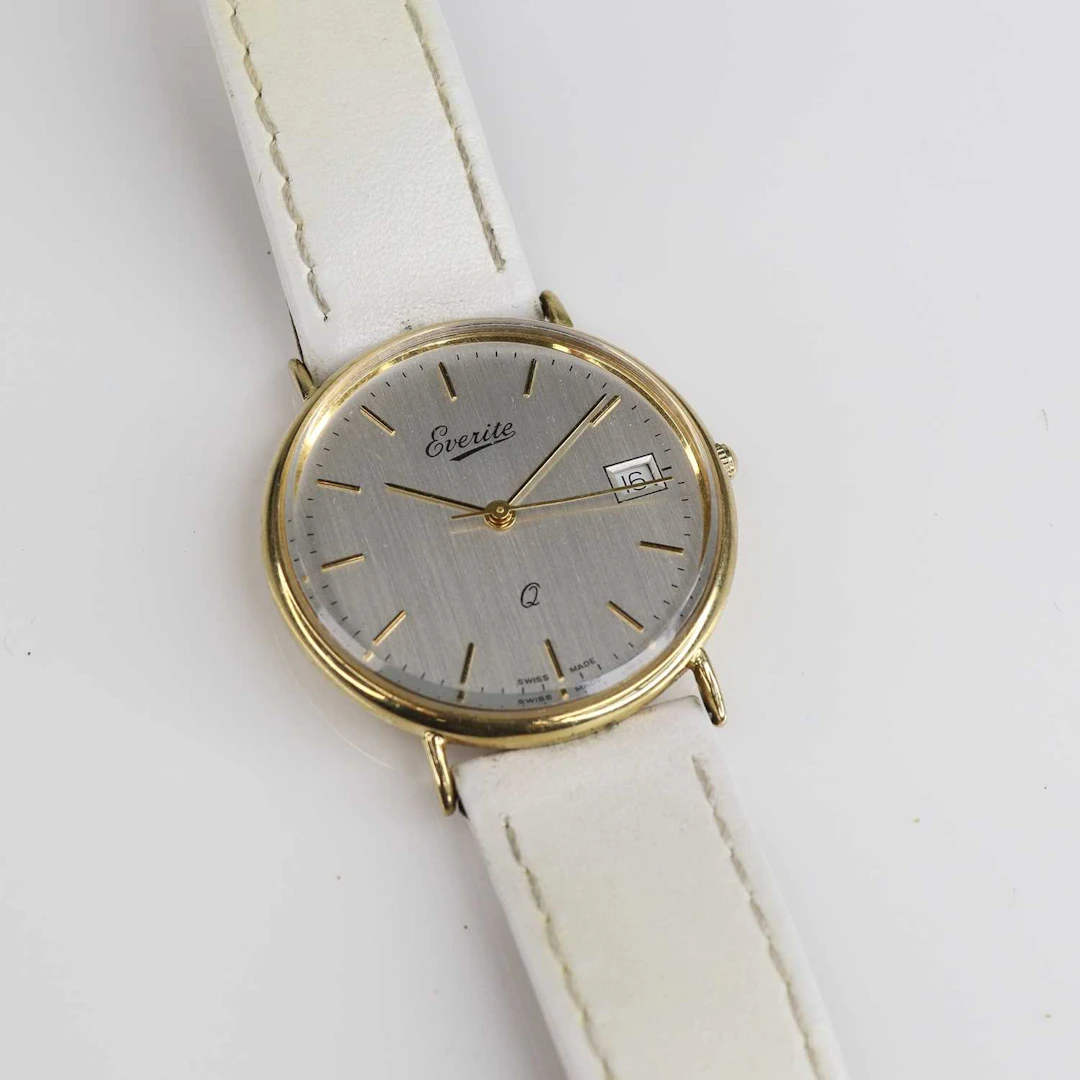 Lot 244 - A gent's Everite 9ct gold cased quartz dress