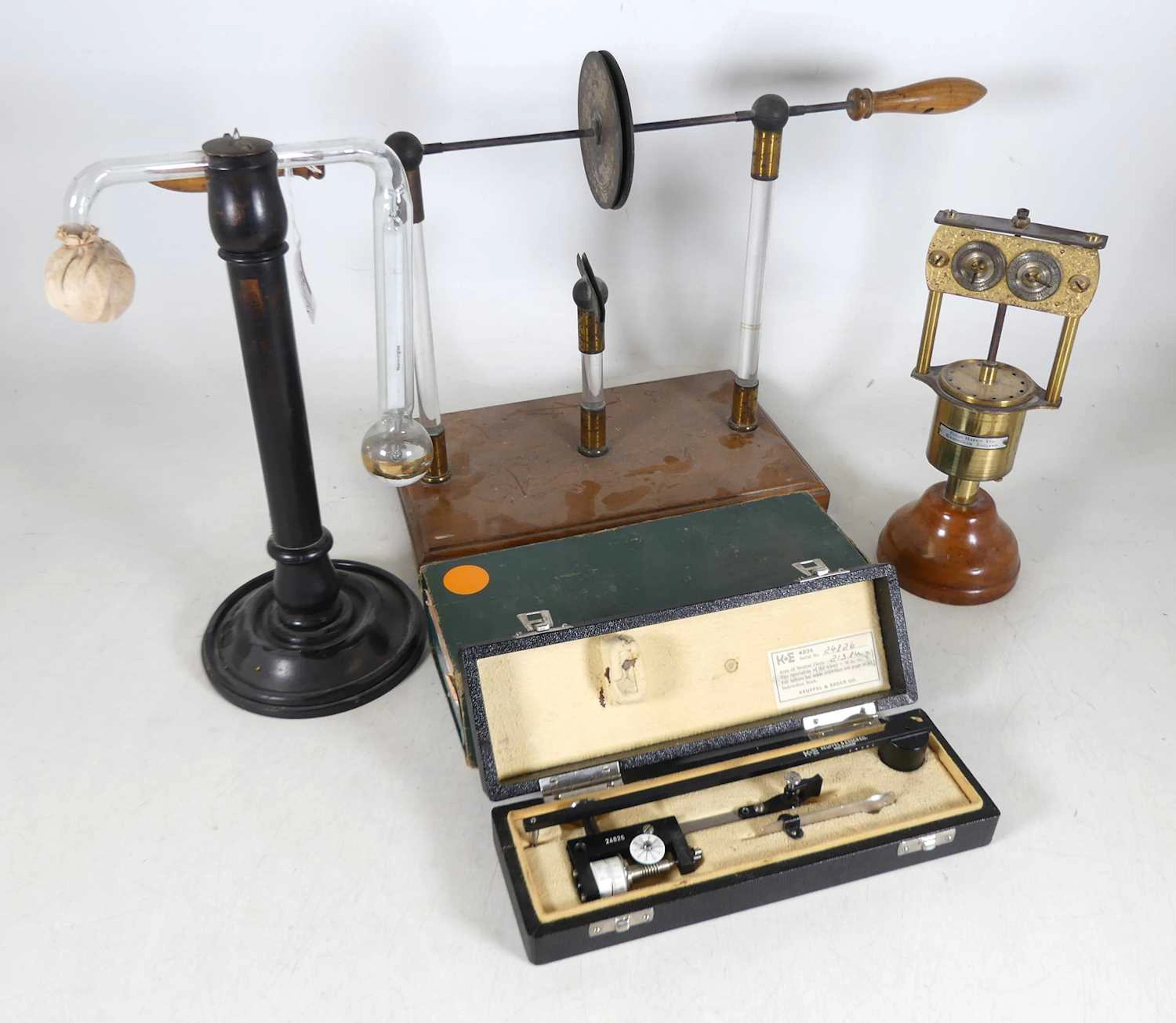 Lot 55 - An early 20th century Daniell's hygrometer, h.