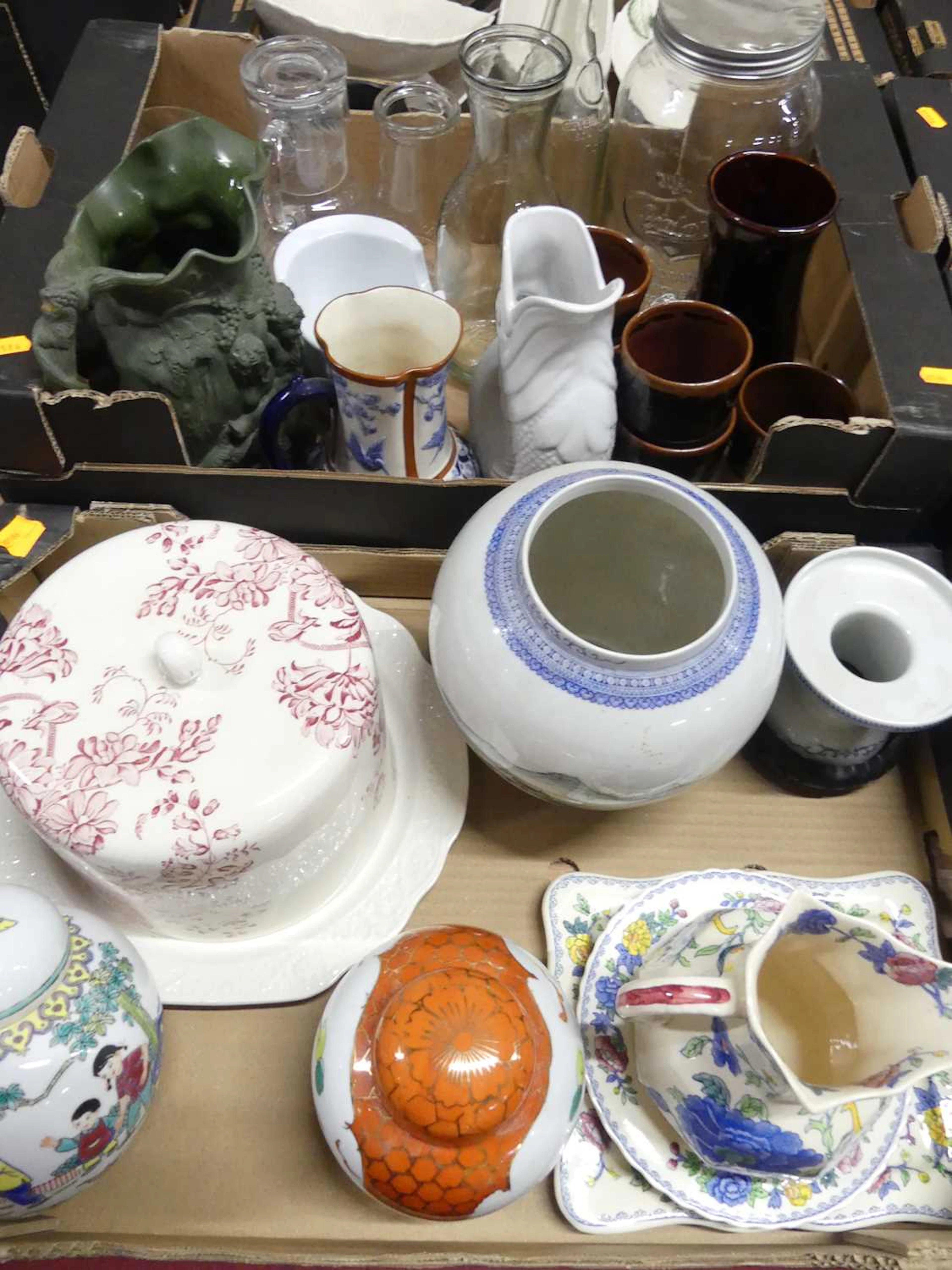 Lot 163 - A collection of ceramics and glass, to