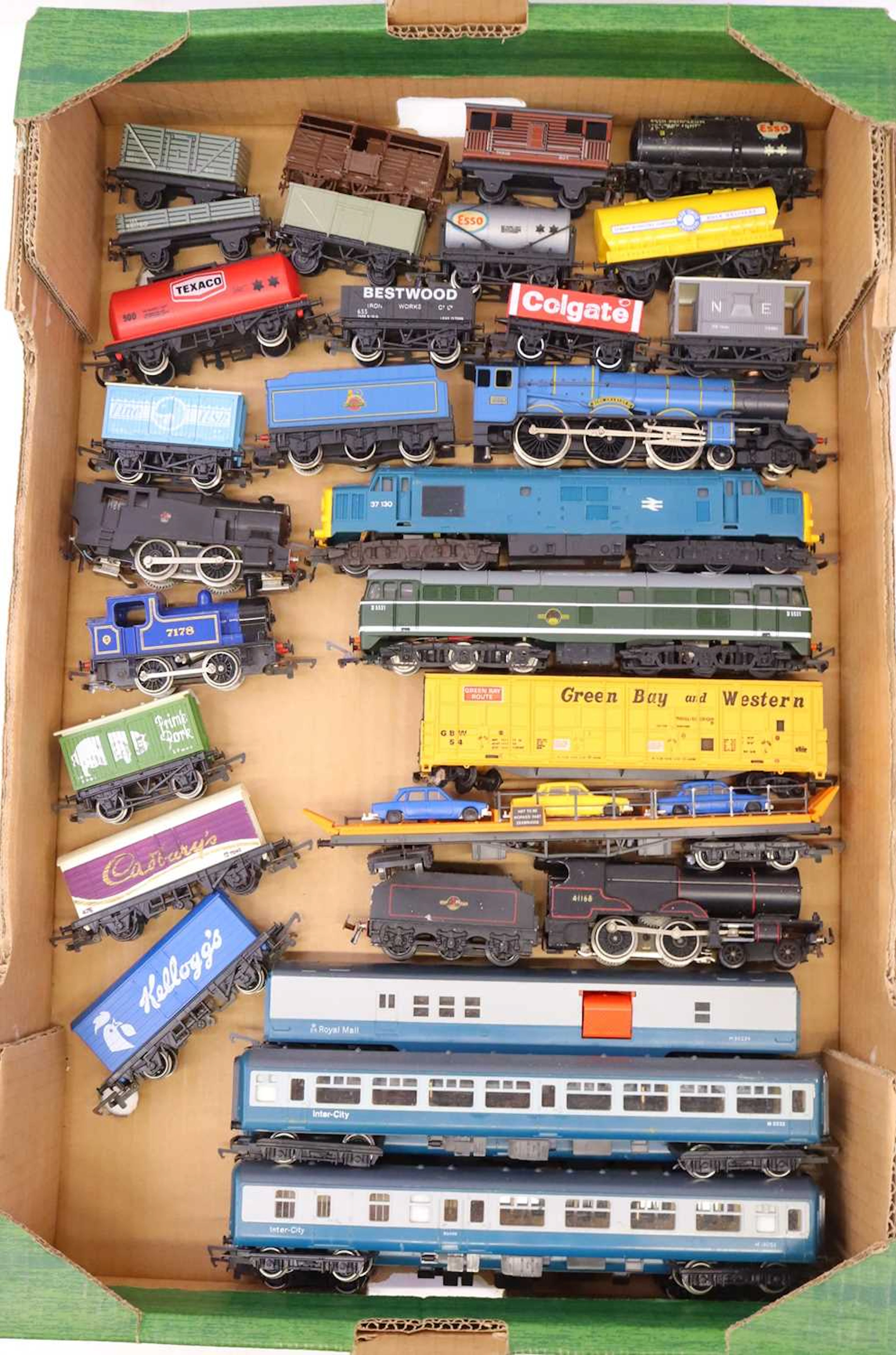 Lot 610 - One tray containing various 00 gauge rolling