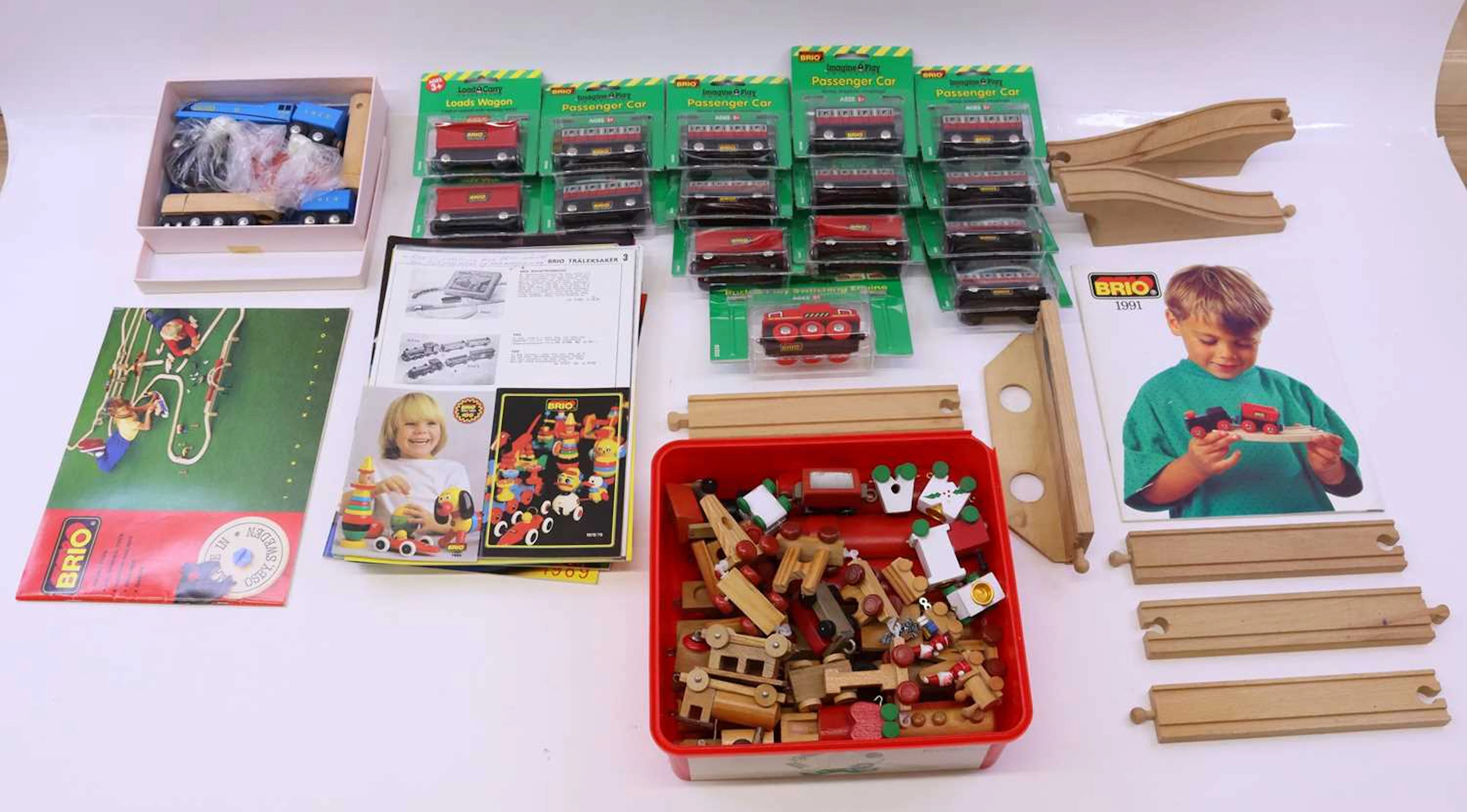 Lot 259 - New unopened BRIO loco & wagons/coaches: