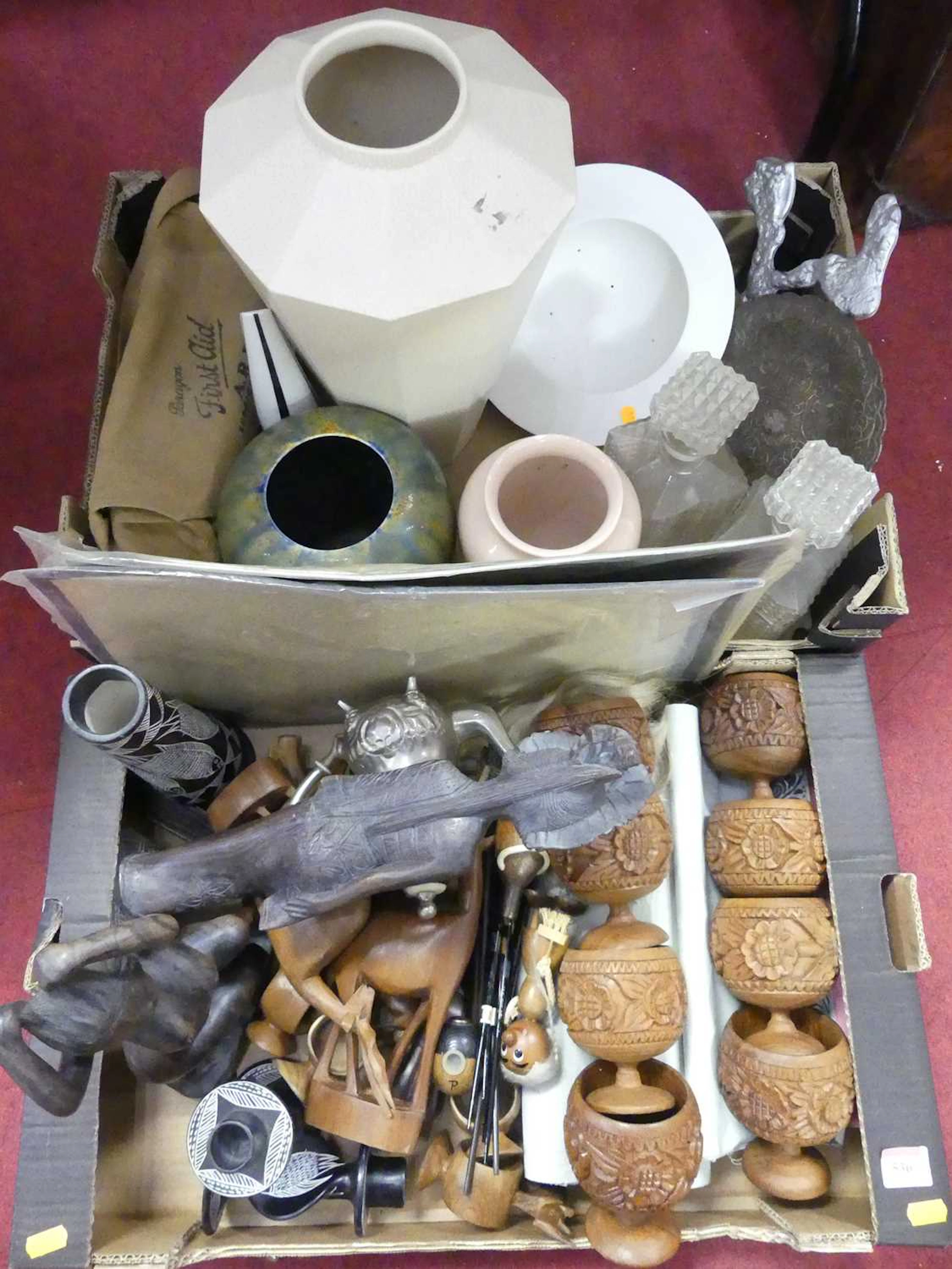 Lot 536 - A collection of items to include a set of