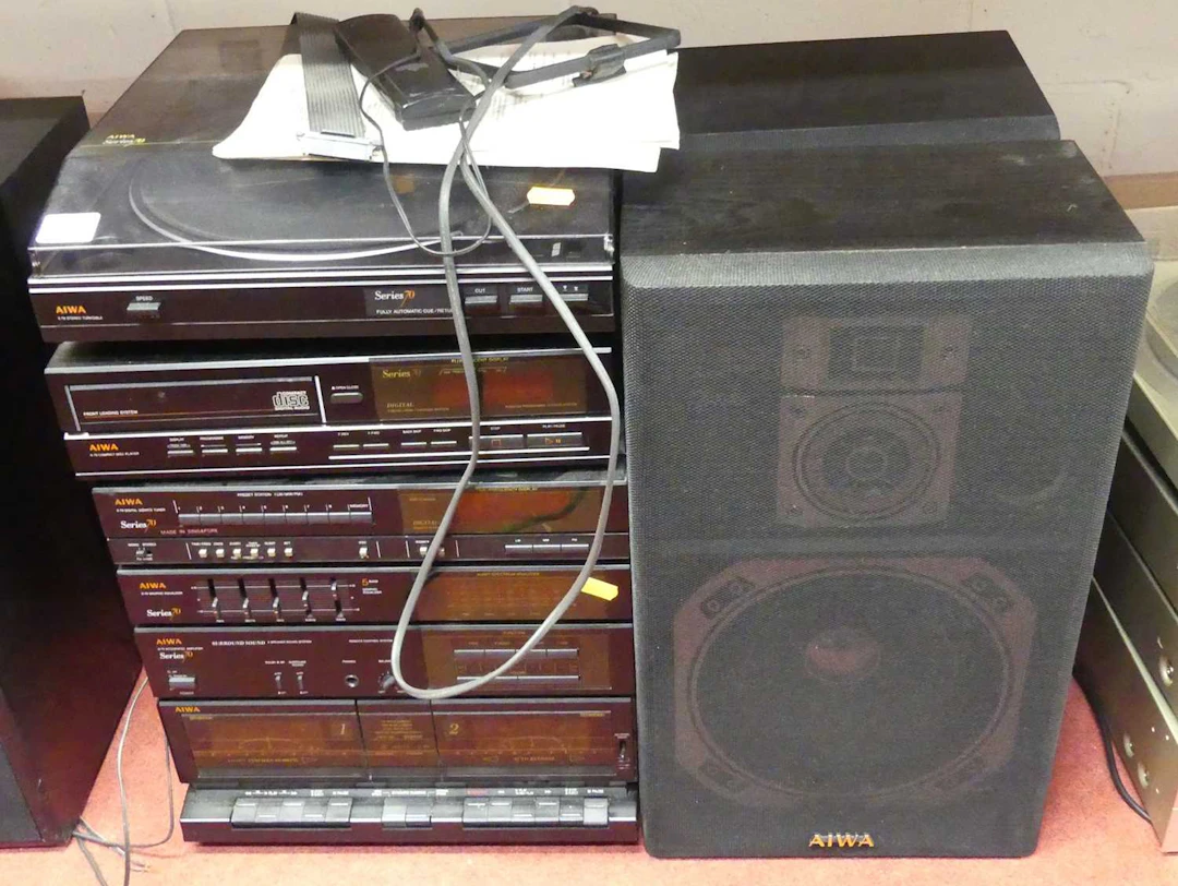 Lot 579 - An Aiwa series 70 hi-fi stereo with CD