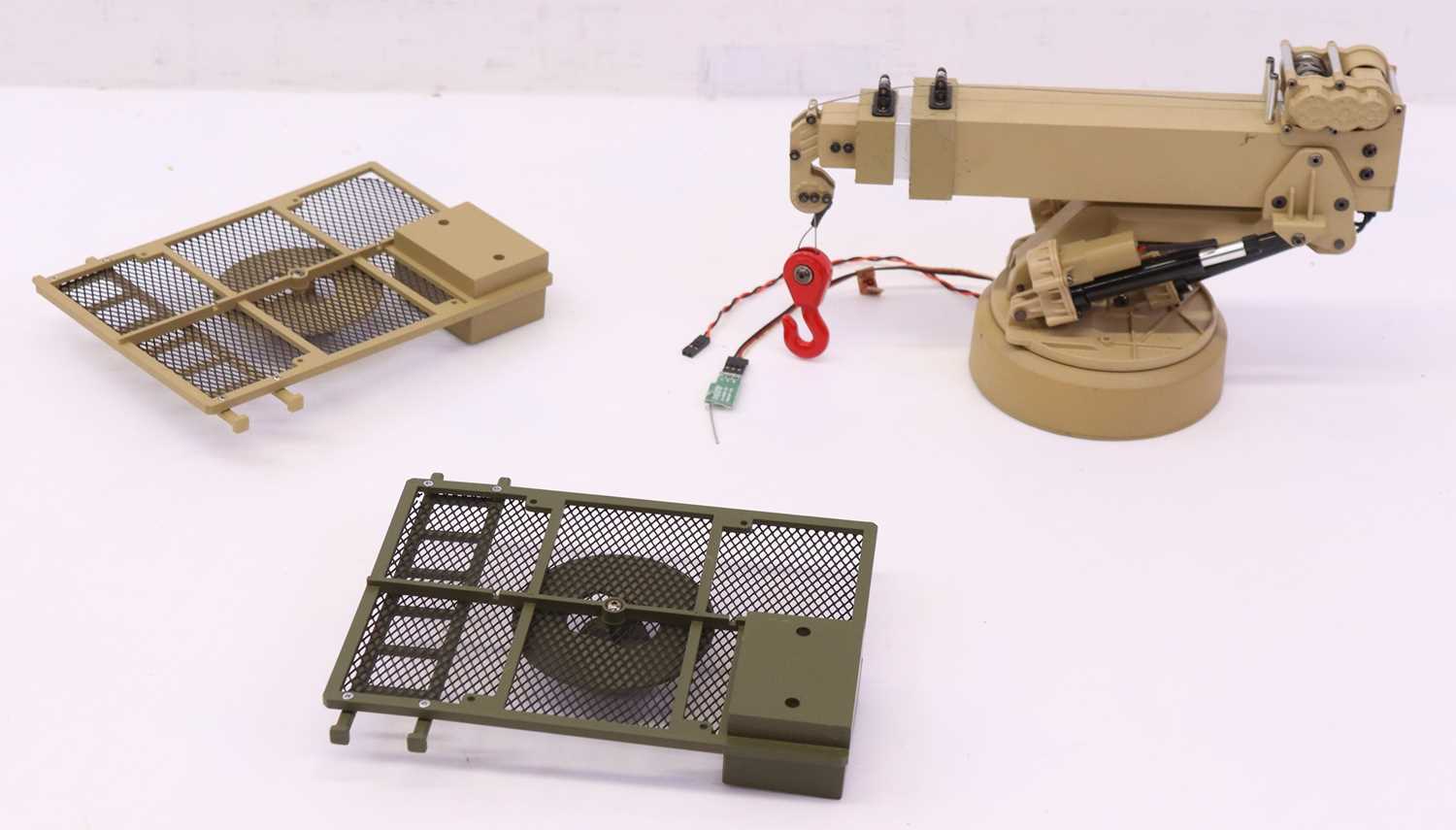 Lot 7 - HG Radio-controlled model of a 1/12th scale