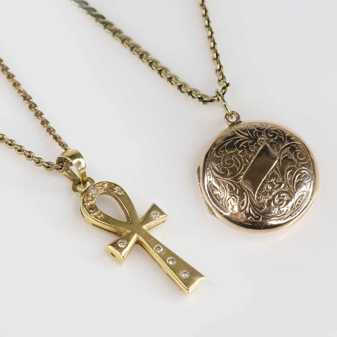 Lot 240 - A 9ct gold flat link necklace, supporting a