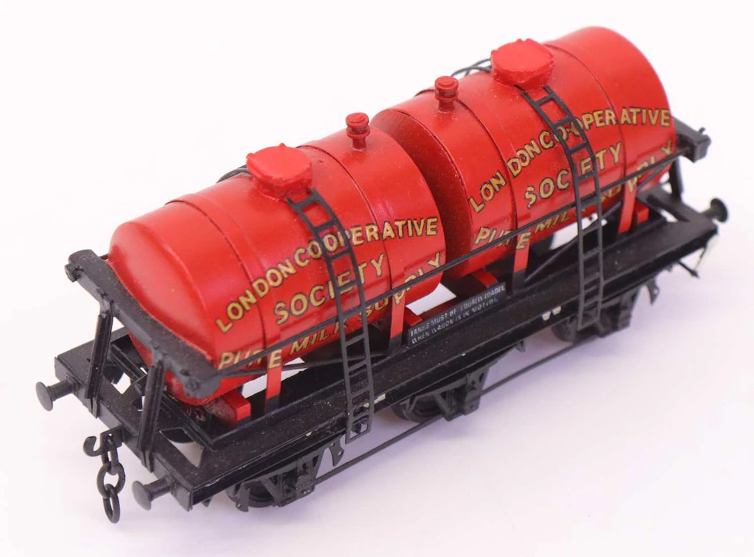Lot 335 - Professionally built by "Lawrence Scale