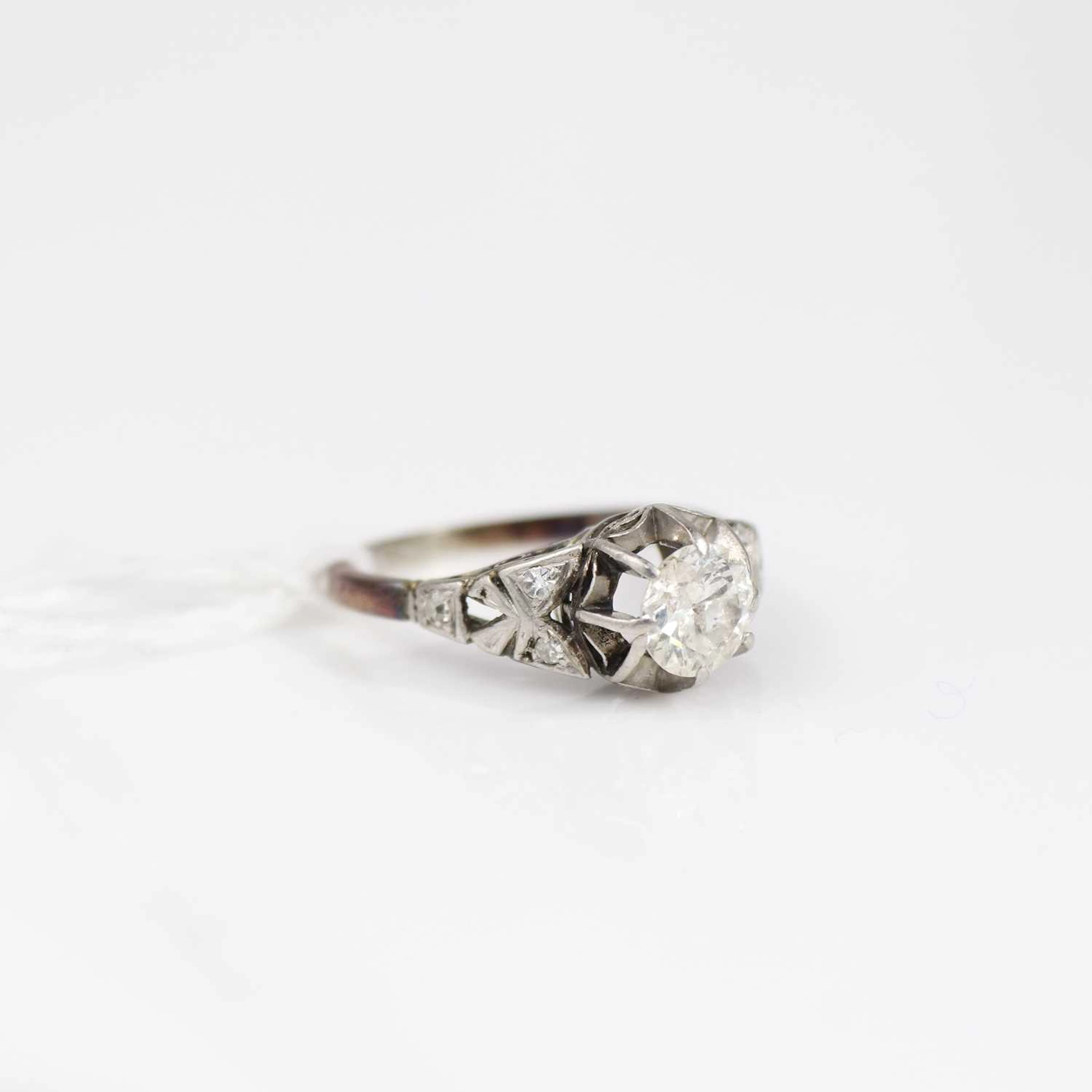 Lot 230 - An 18ct gold and platinum diamond solitaire