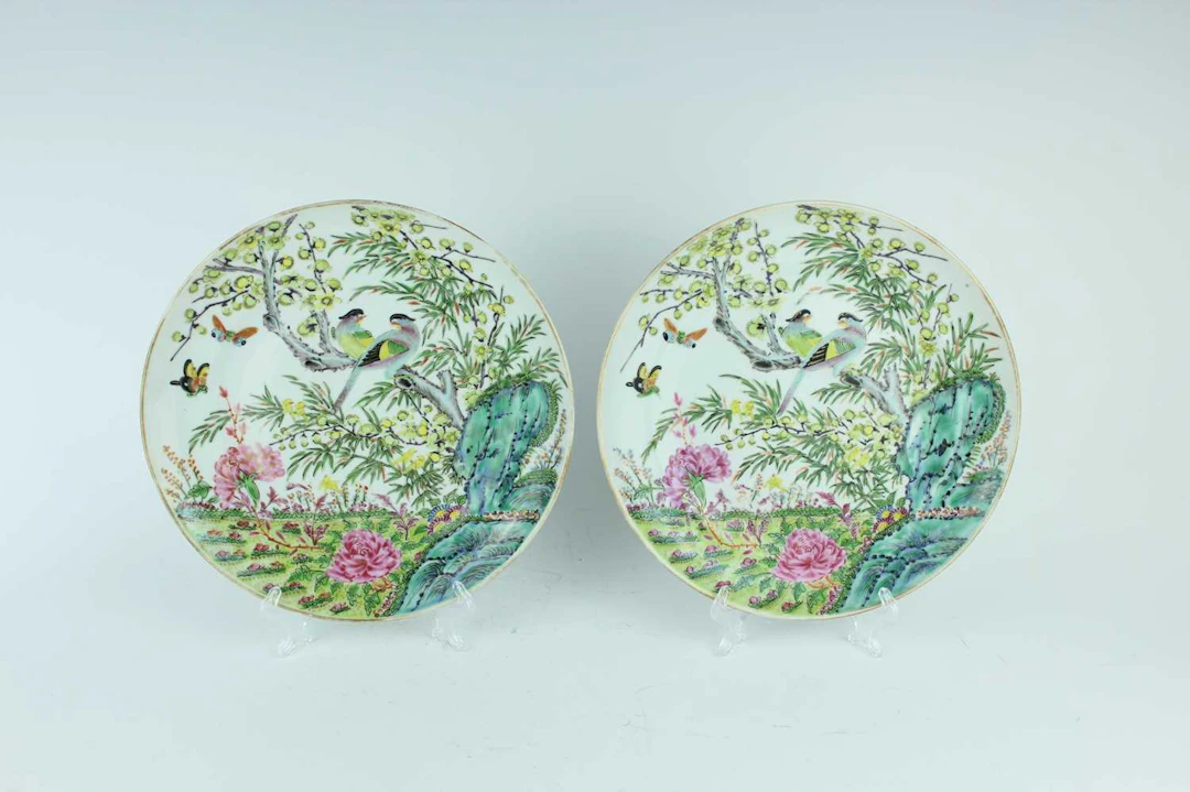 Lot 137 - A pair of Chinese Canton enamelled 'Birds
