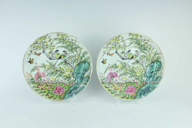 Lot 137 - A pair of Chinese Canton enamelled 'Birds