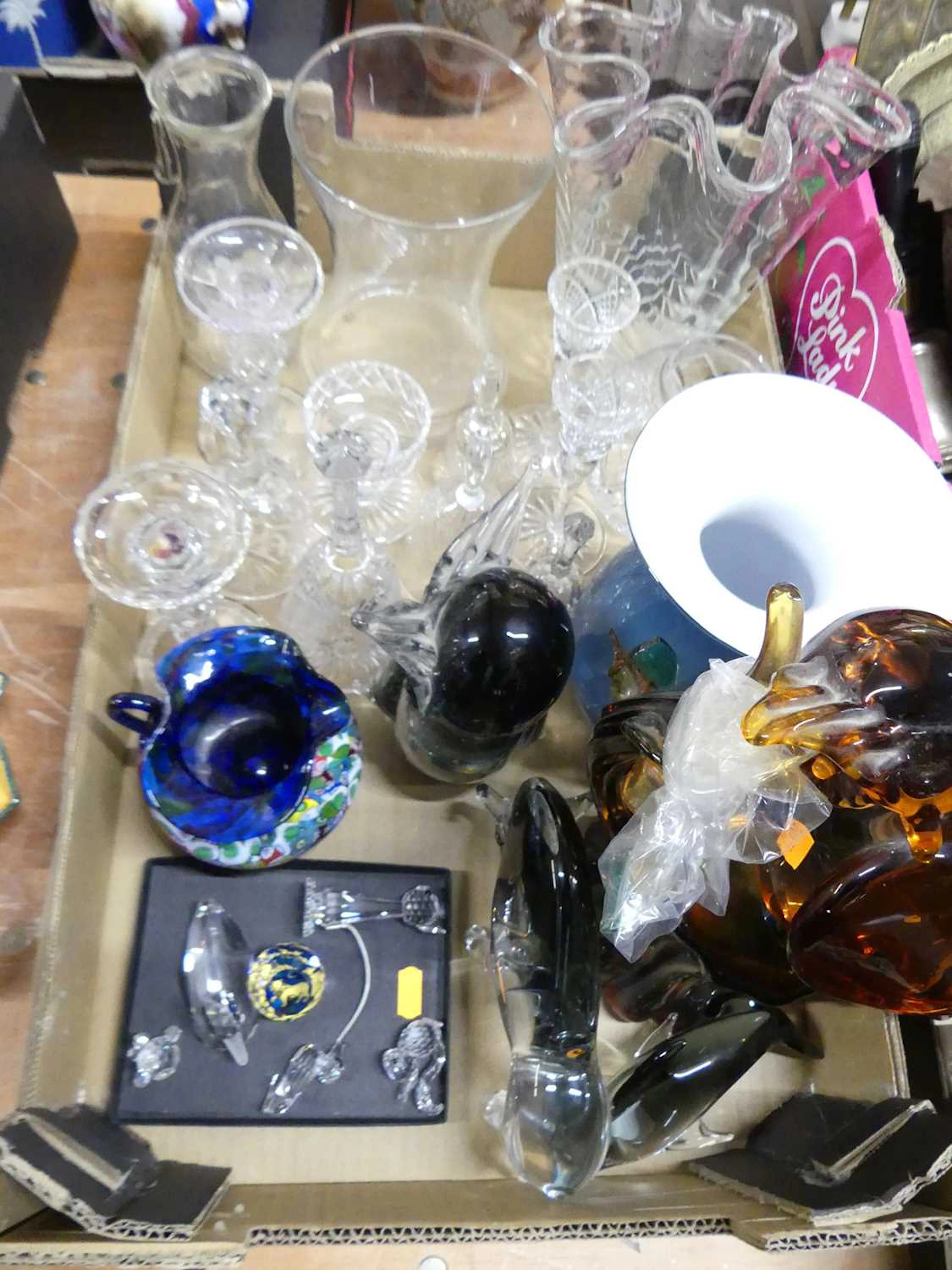 Lot 157 - A collection of glass, to include a