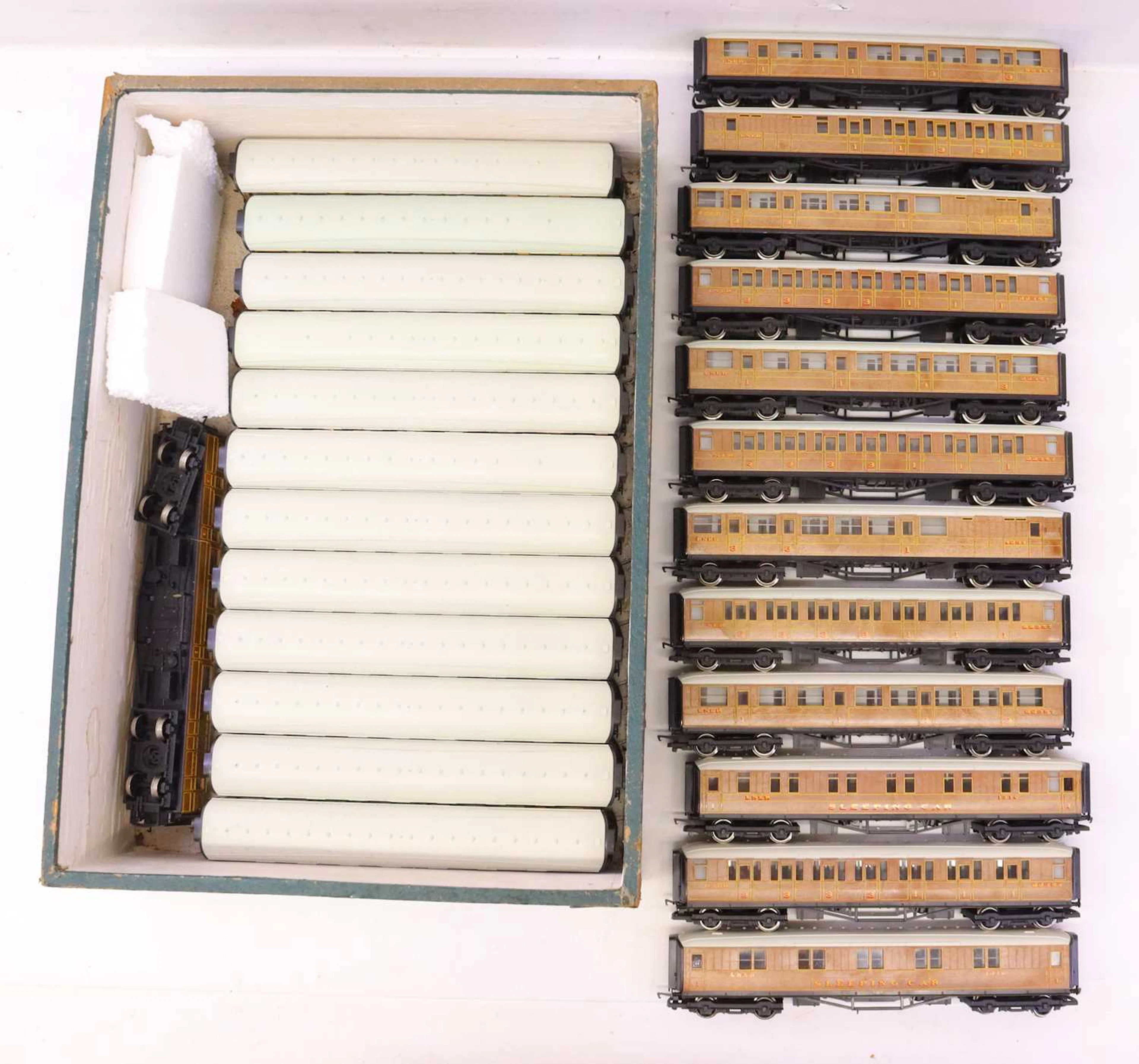 Lot 599 - A large tray containing a quantity of 1980s