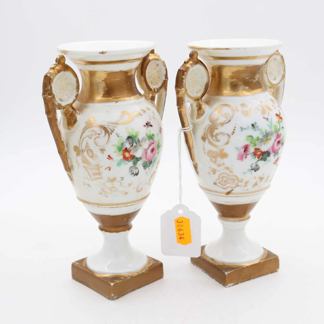 Lot 89 - A pair of 19th century French porcelain