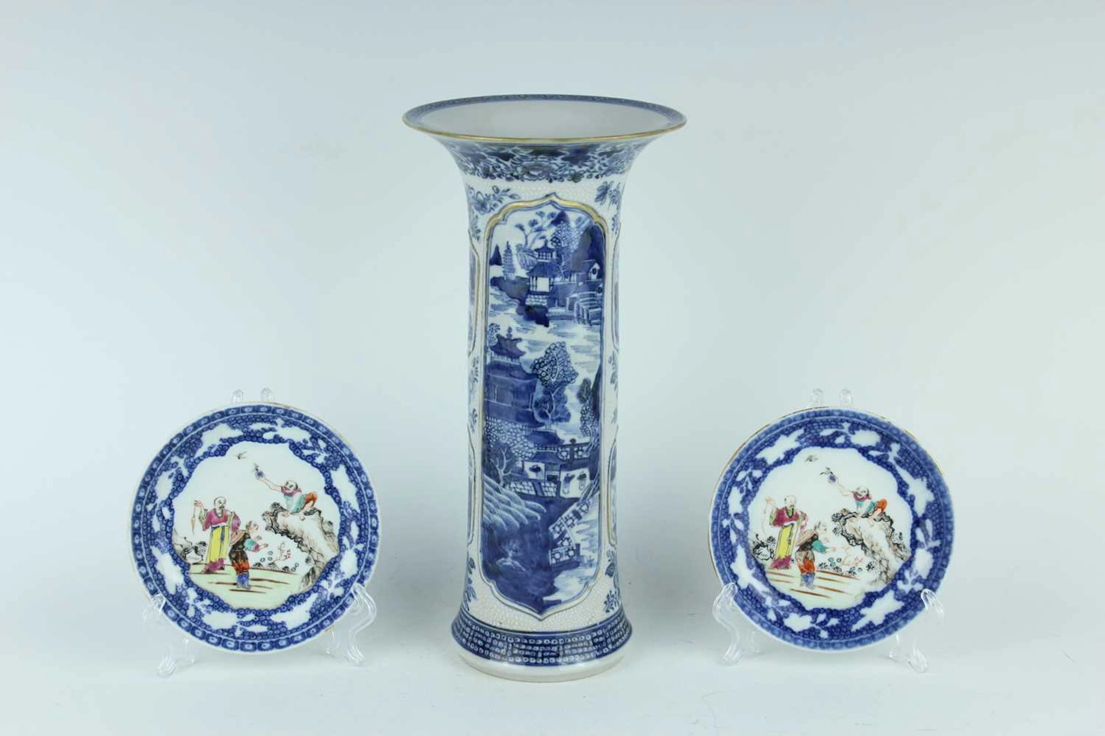 Lot 131 - A Chinese blue and white gu-shaped vase and