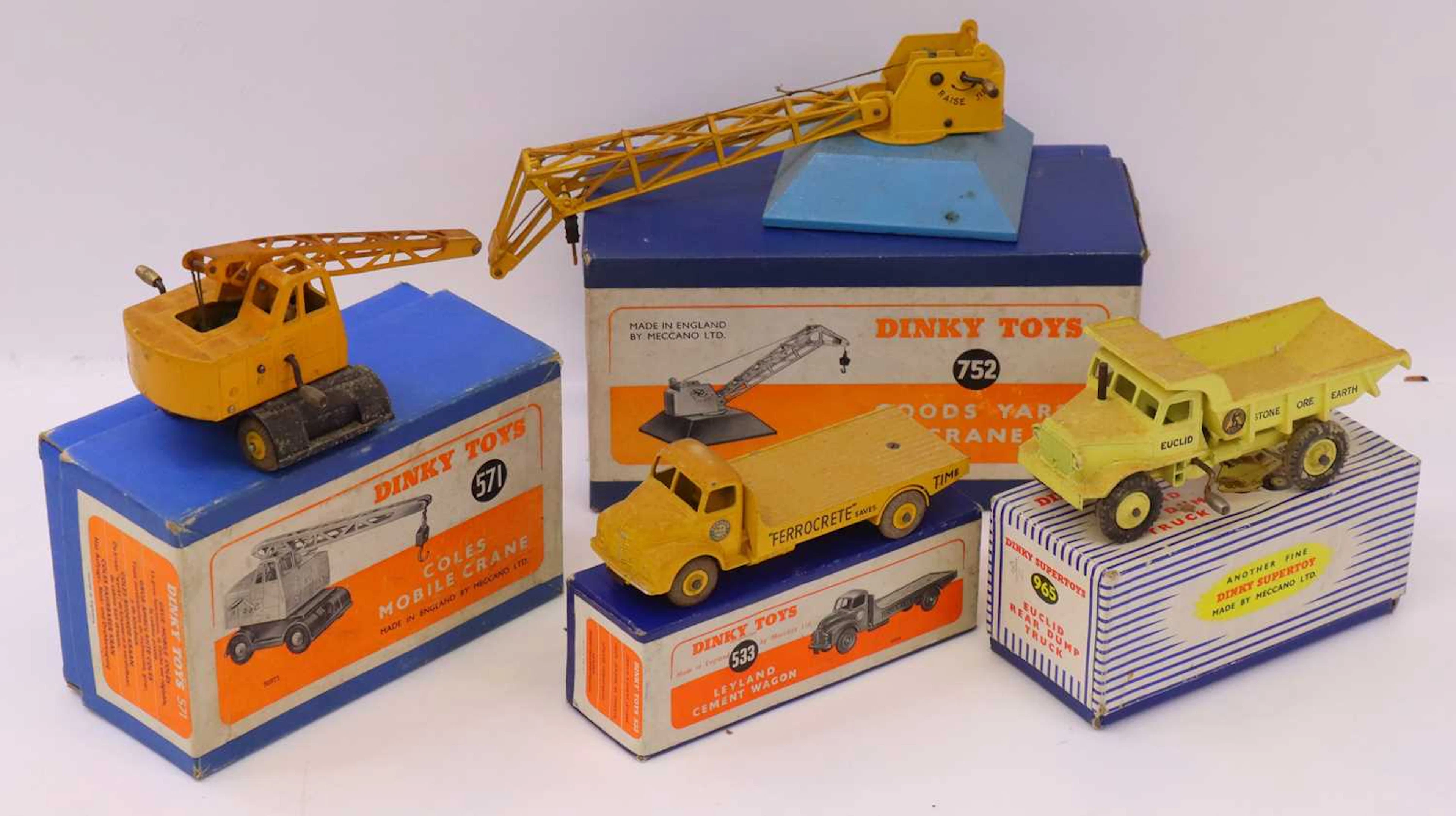 Lot 120 - Dinky Toys group of 4 Earthmoving and