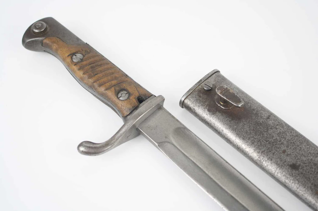 Lot 1011 - A German 1898/05 pattern butcher bayonet