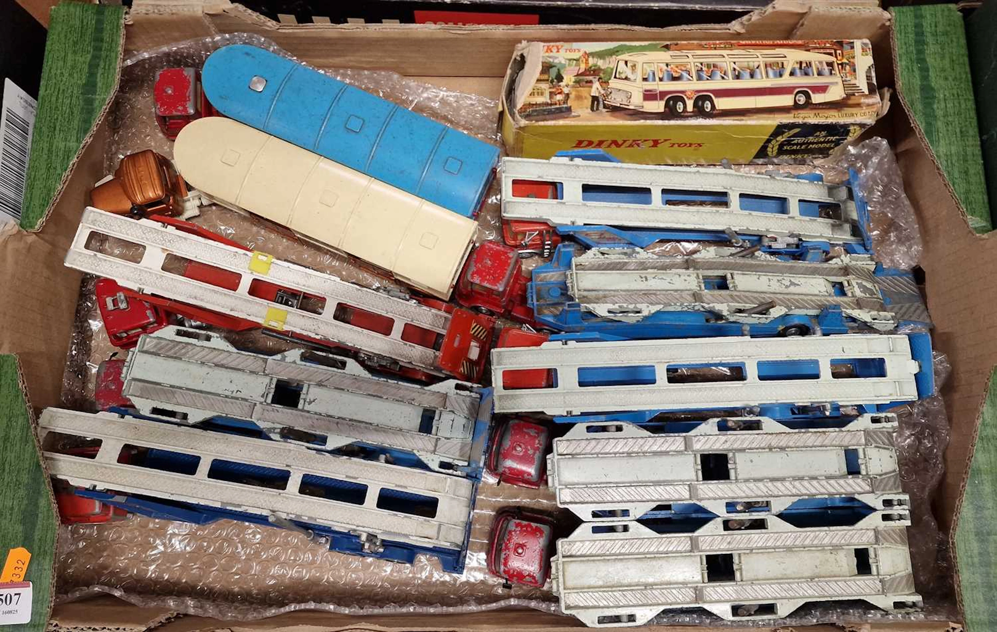Lot 1507 - A tray of loose and playworn Corgi Toys