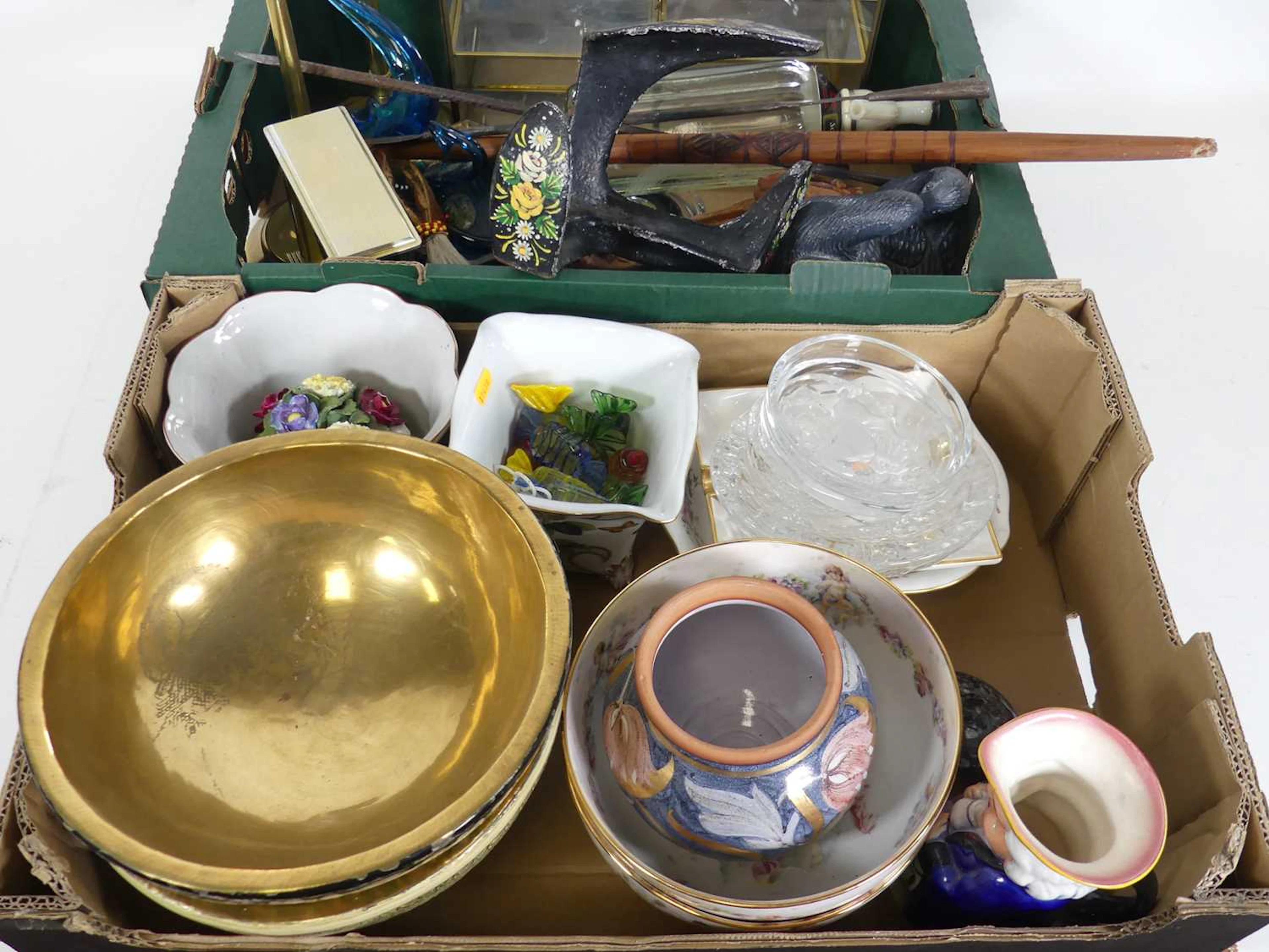 Lot 150 - A collection of items, to include a floral