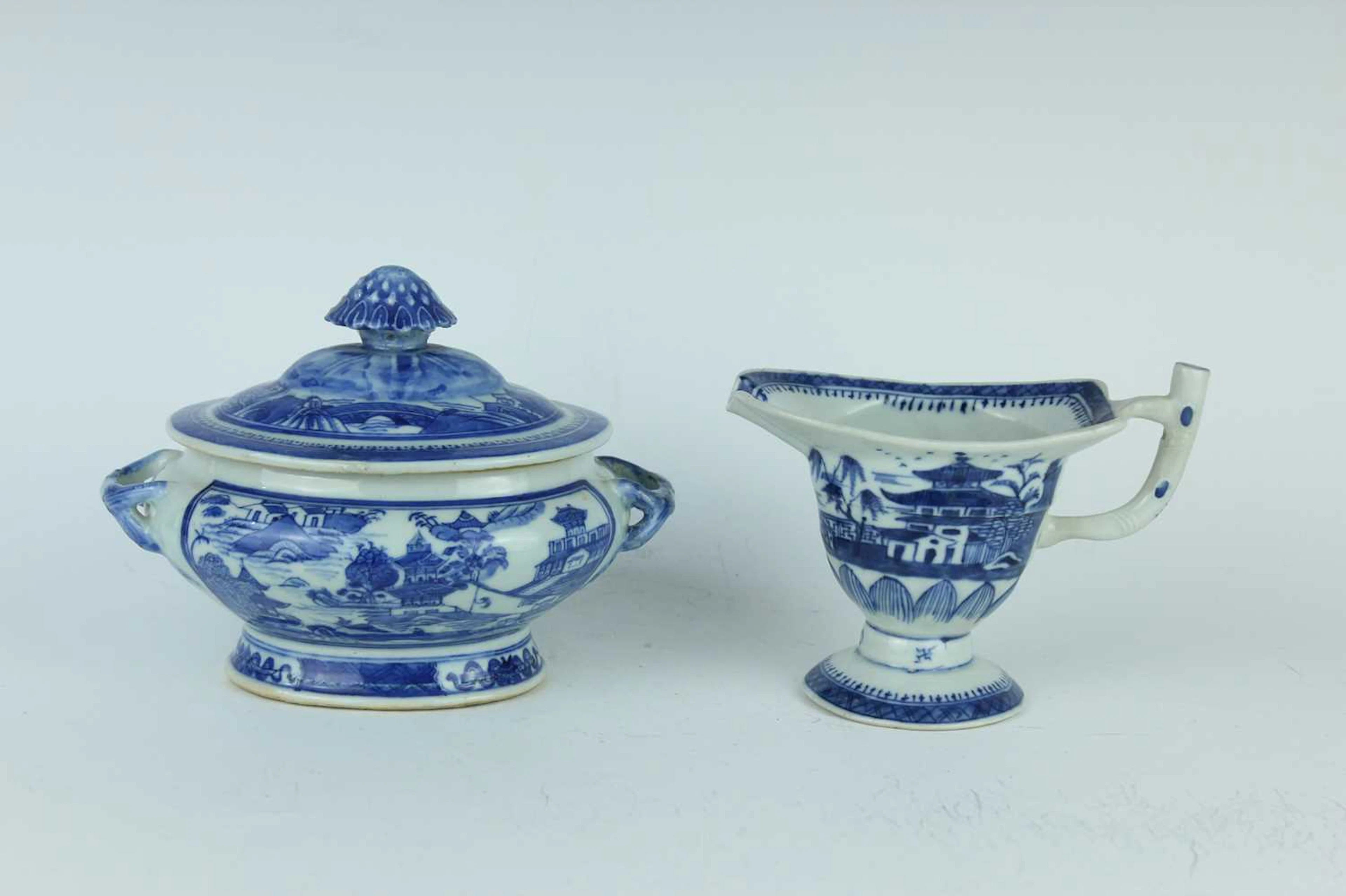 Lot 19 - Two Chinese blue and white porcelain vessels
