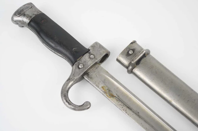 Lot 1072 - A French Model 1892 Berthier bayonet