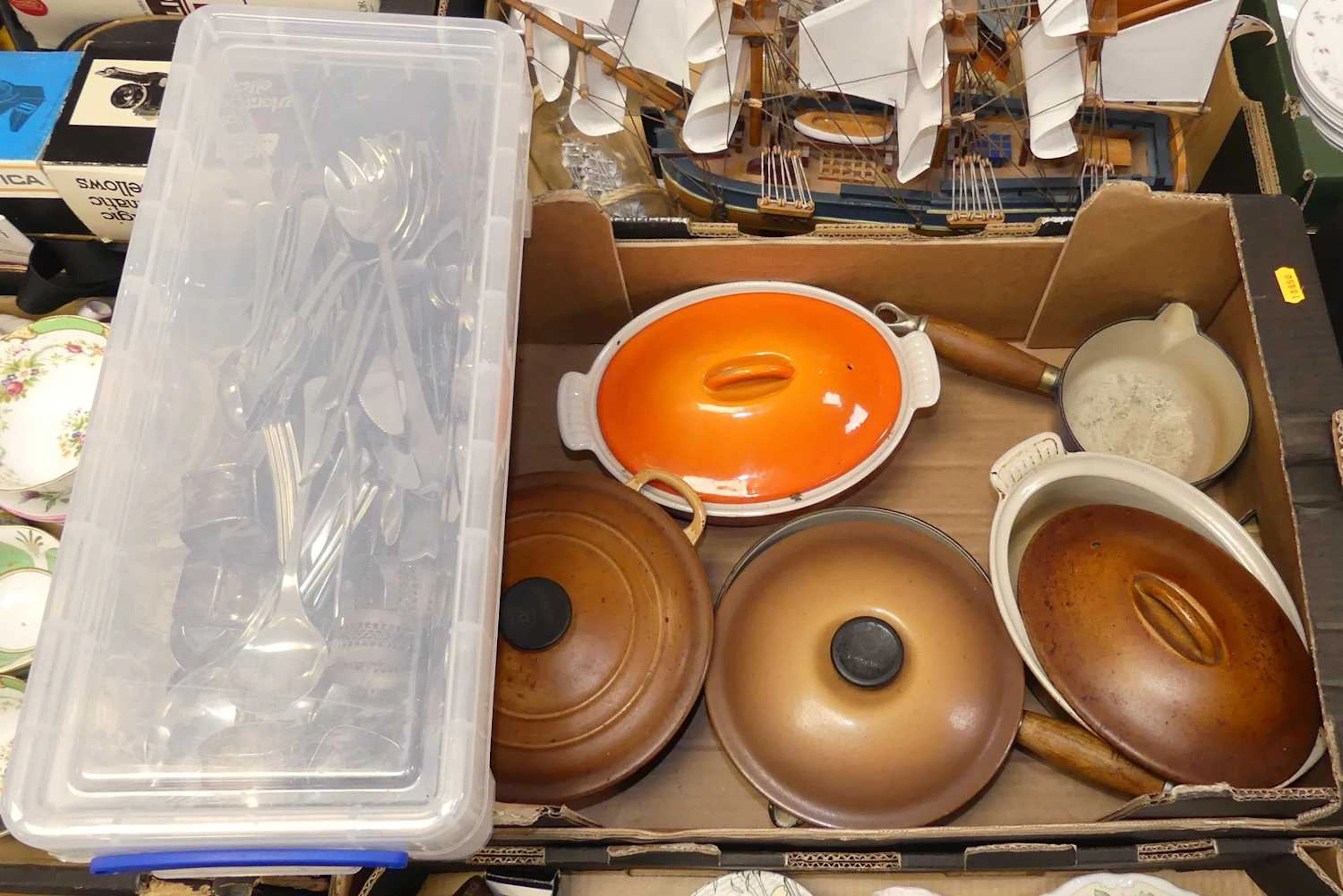 Lot 516 - A collection of Le Creuset enamelled cast