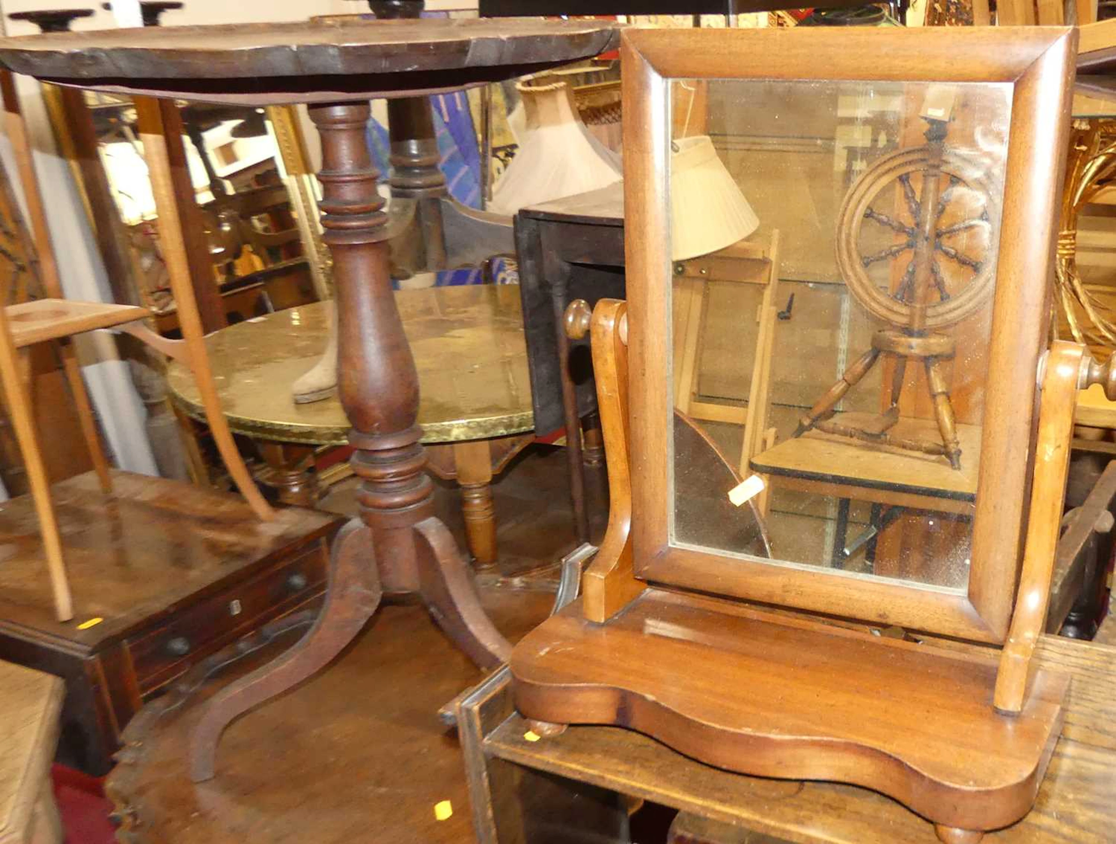 Lot 1330 - A 1930s oak small freestanding open