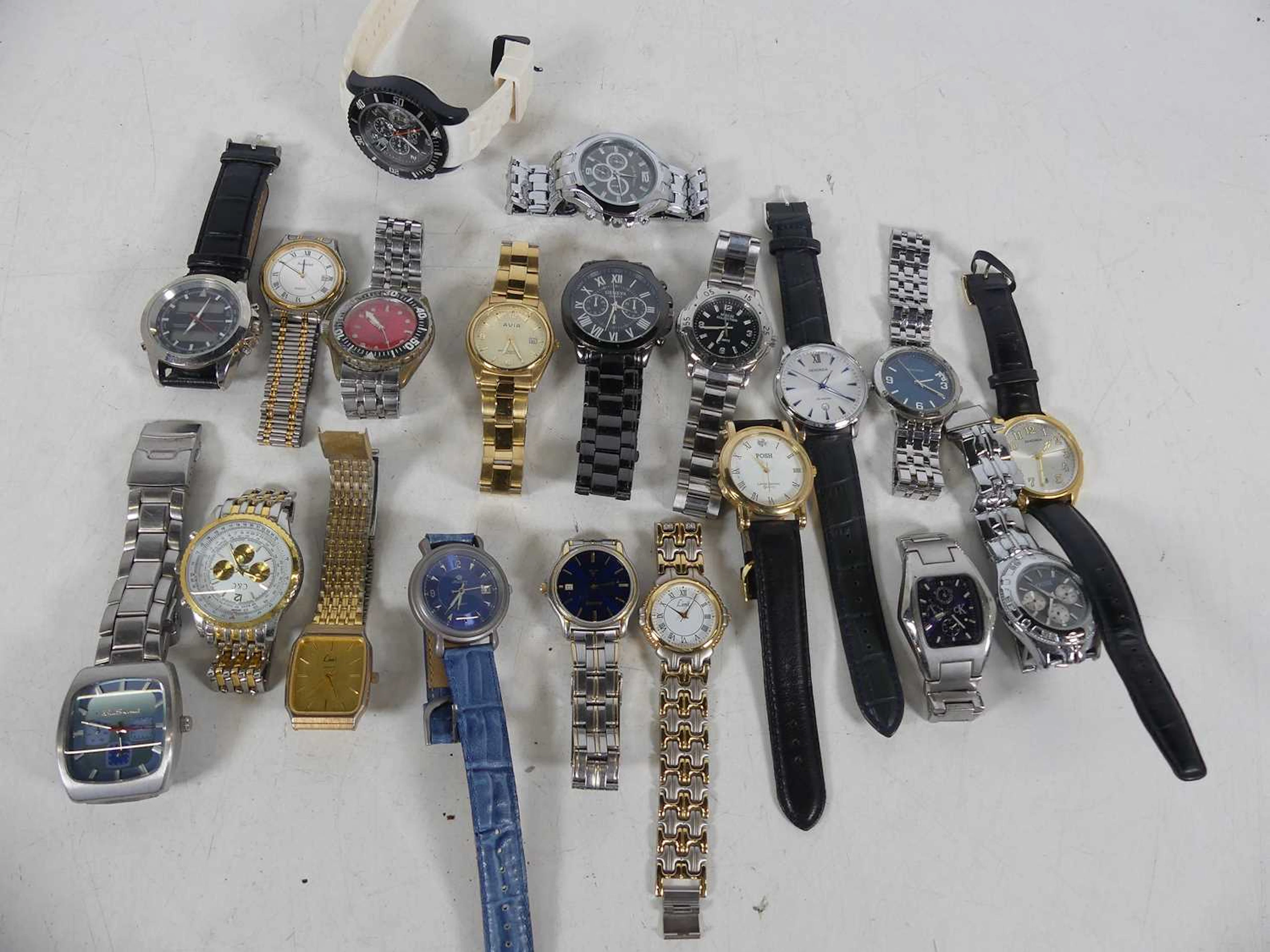 Lot 300 - A collection of fashion watches, to include