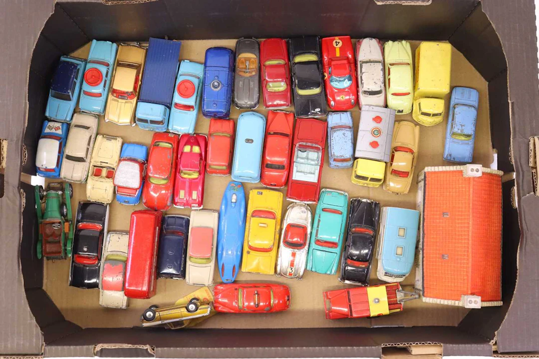 Lot 440 - Corgi Toys tray containing loose and