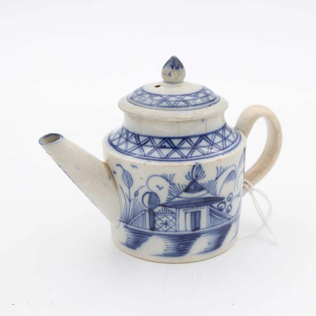 Lot 106 - A pearlware bachelor's teapot and cover