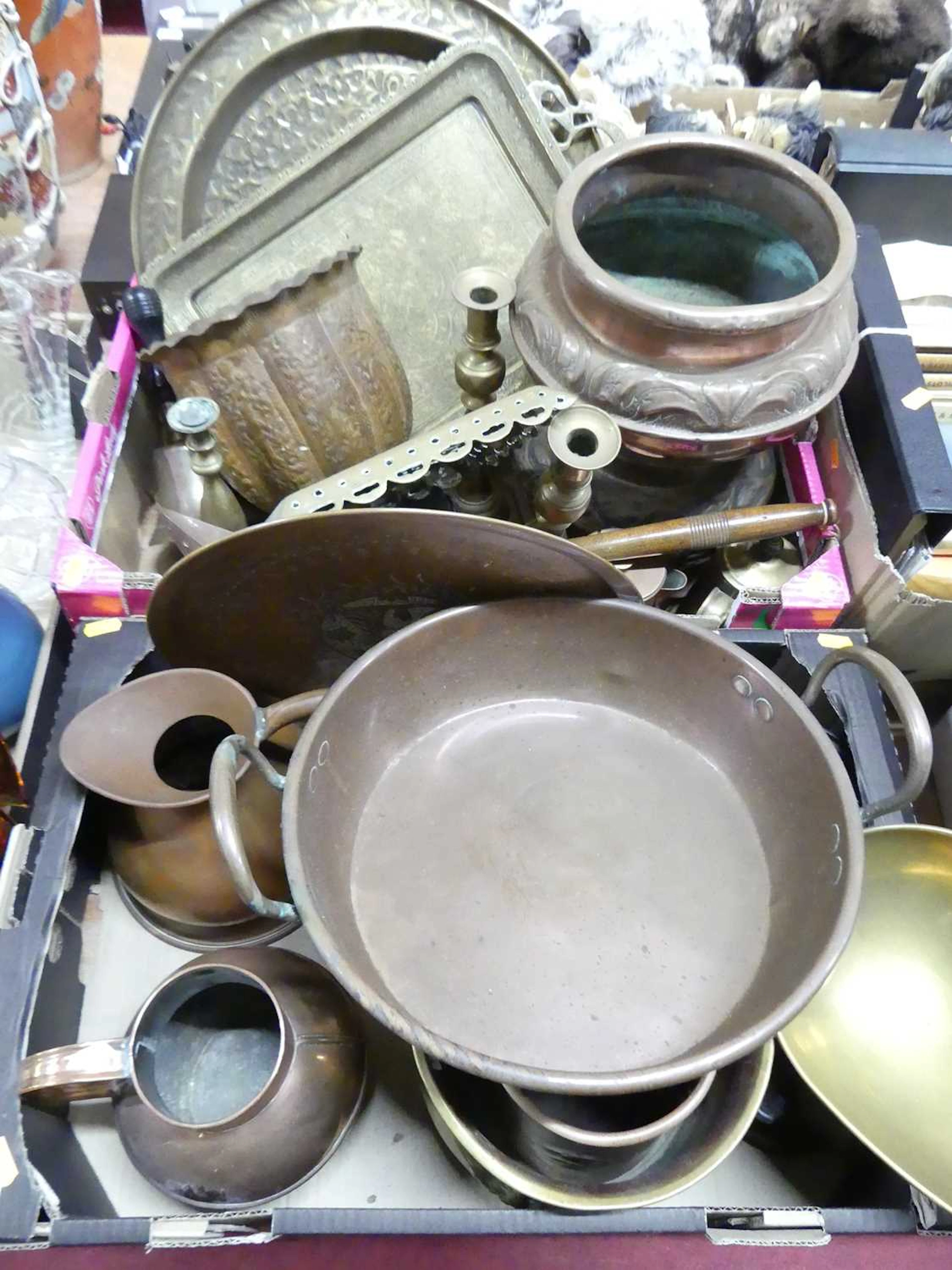 Lot 158 - A collection of metalware, to include a