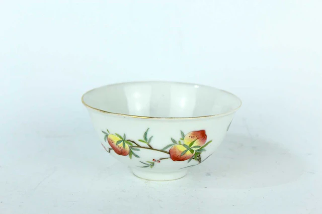 Lot 111 - A small Chinese famille rose ‘peaches and