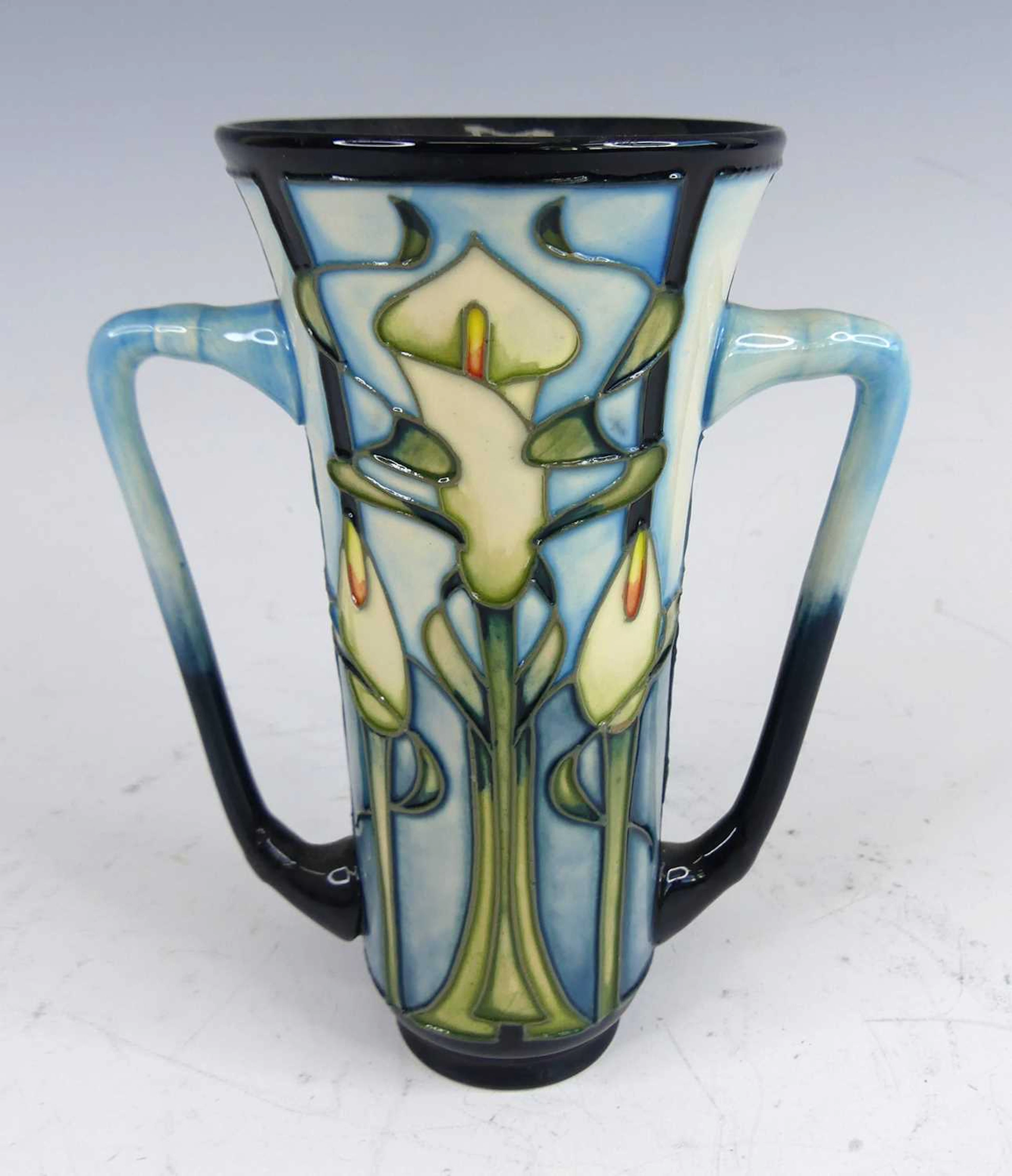Lot 40 - A contemporary Moorcroft Calla Lily pattern