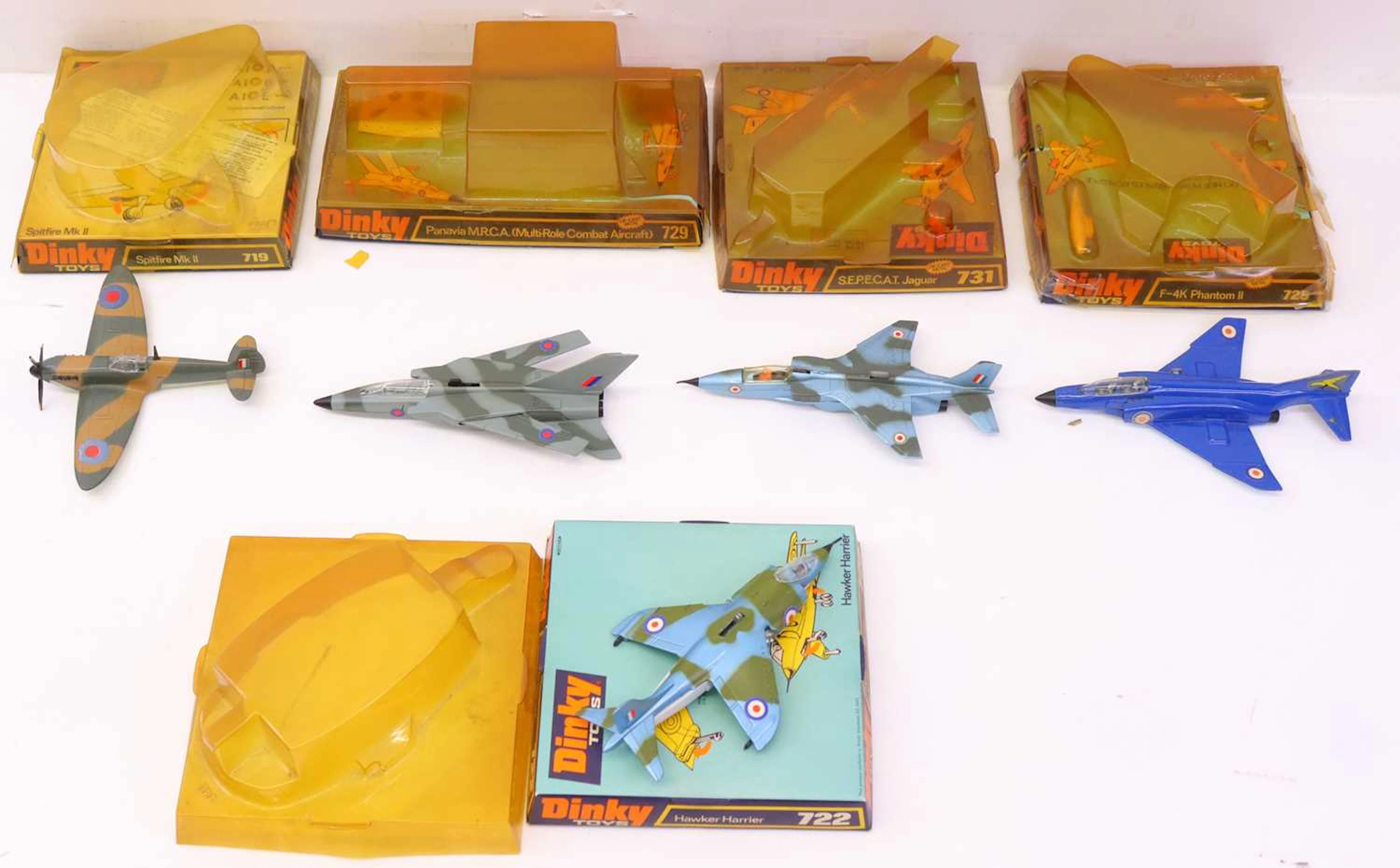 Lot 123 - Dinky Toys group of 5 later release bubble