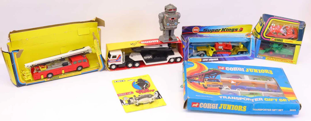 Lot 554 - Various boxed diecast items, to include a