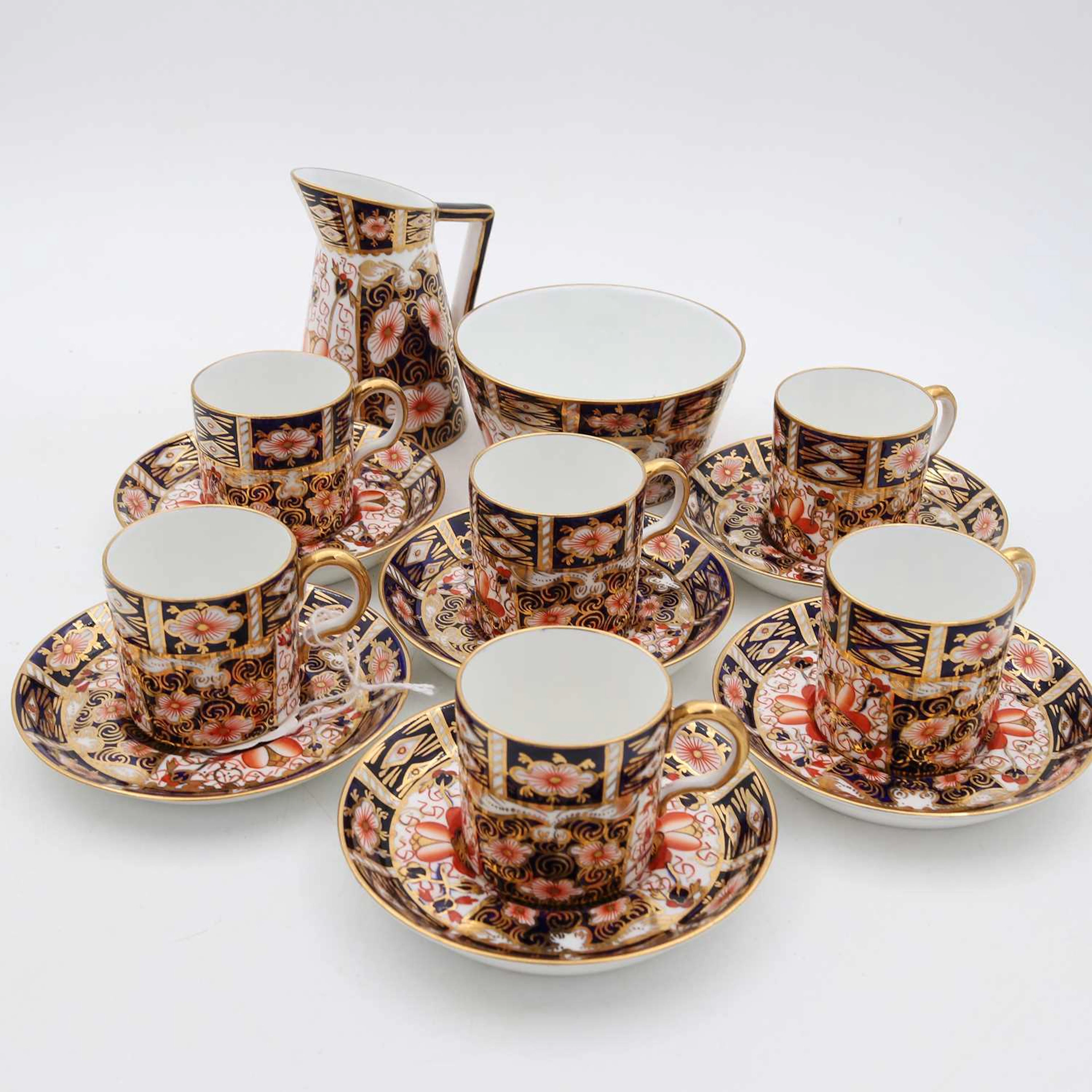 Lot 126 - A Royal Crown Derby Imari 2451 pattern part