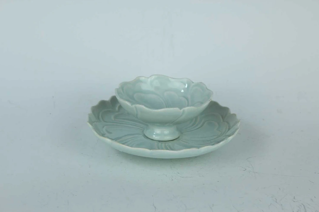 Lot 58 - A Chinese qingbai-glazed cup and saucer, Song
