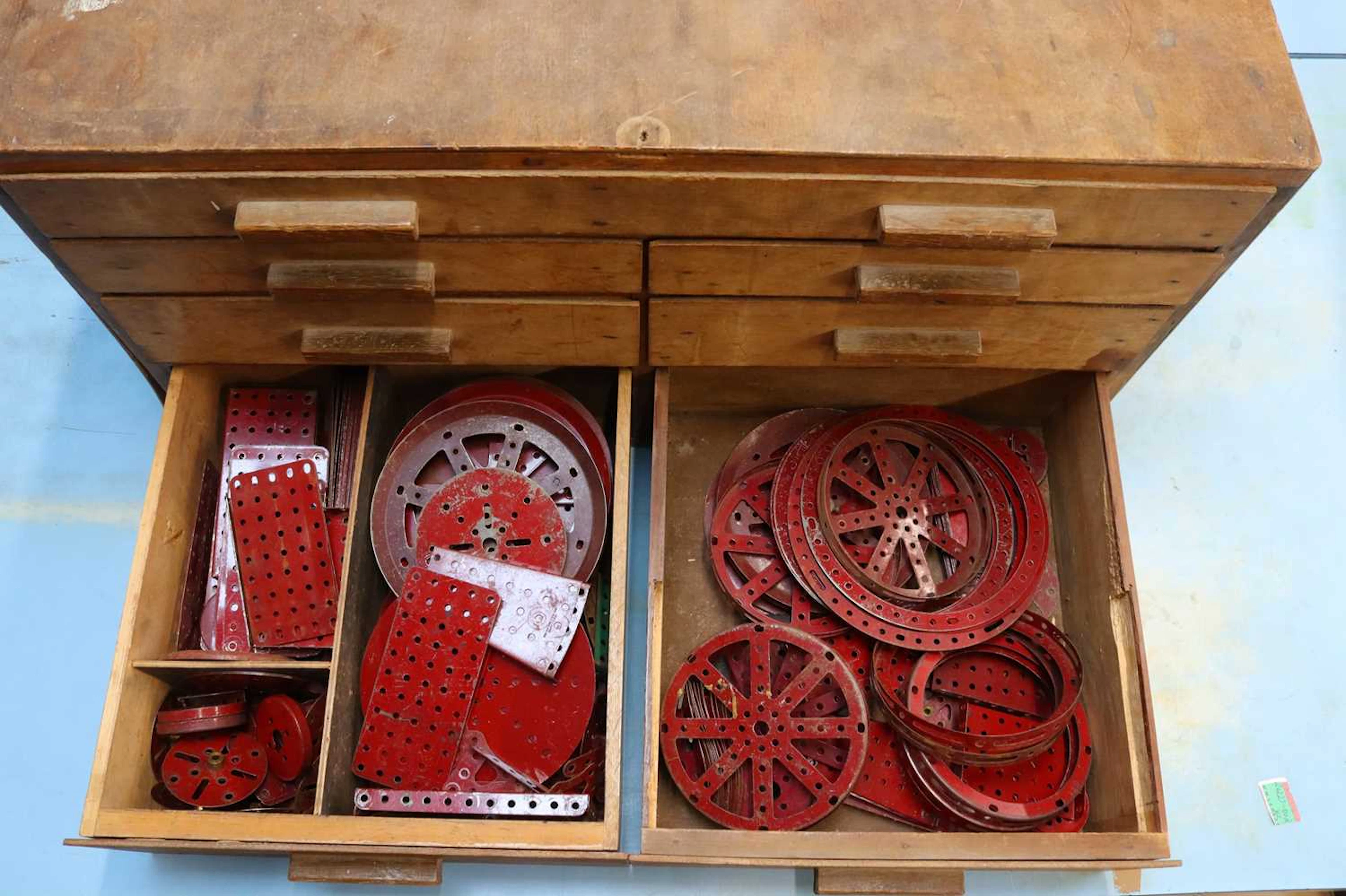 Lot 100 - A Meccano collectors cabinet, containing