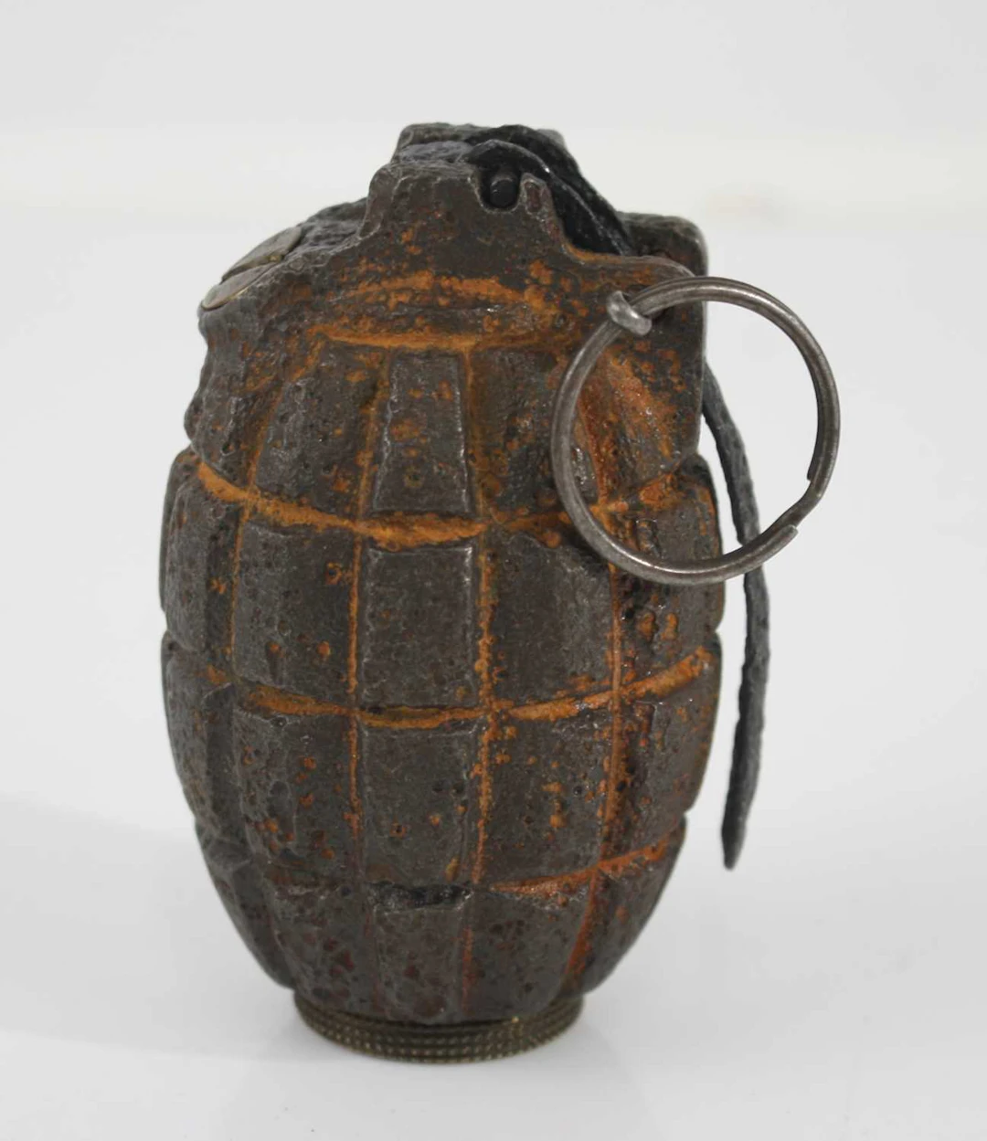 Lot 1071 - An inert Mills No.23 hand grenade, the base