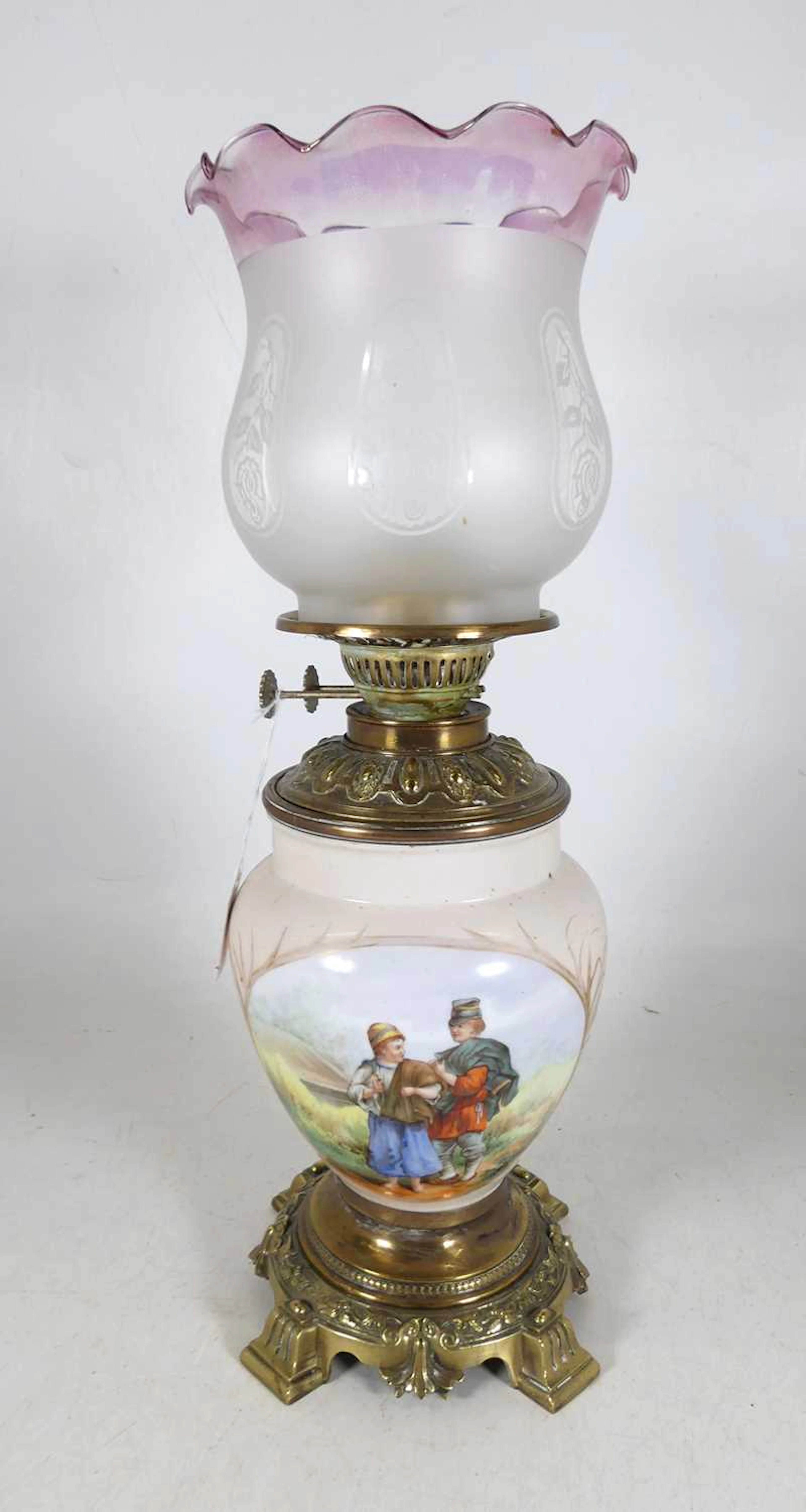 Lot 42 - An early 20th century oil lamp, having an