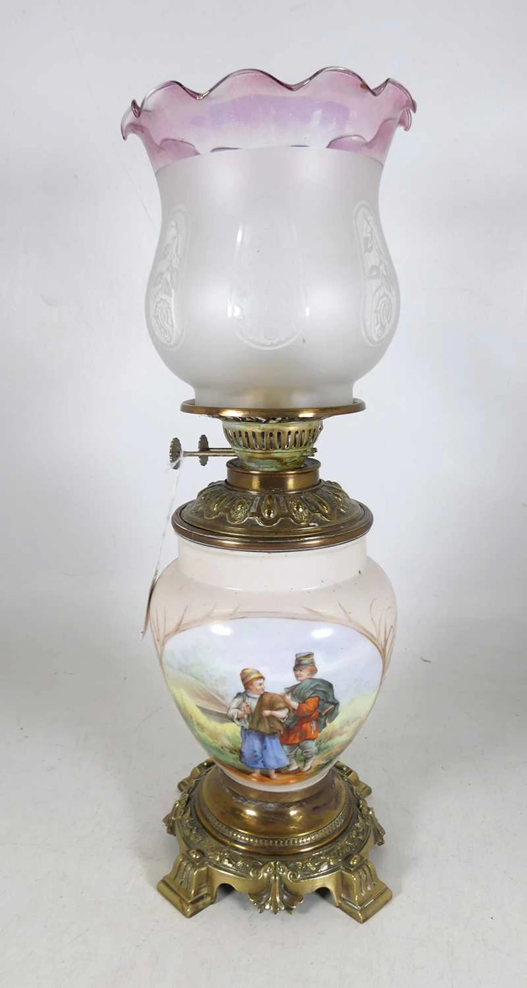 Lot 42 - An early 20th century oil lamp, having an