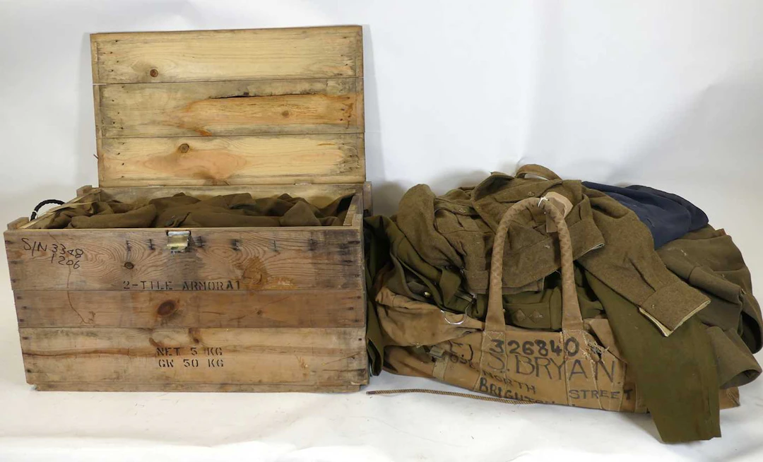 Lot 1286 - A wooden crate and canvas holdall each