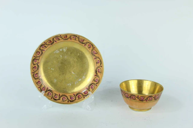 Lot 116 - A Chinese export porcelain cup and saucer
