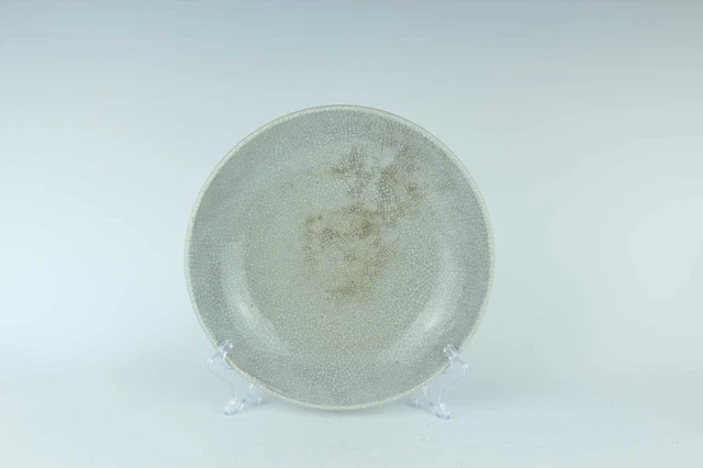 Lot 64 - A Chinese Ge-type crackle-glazed dish, 19th